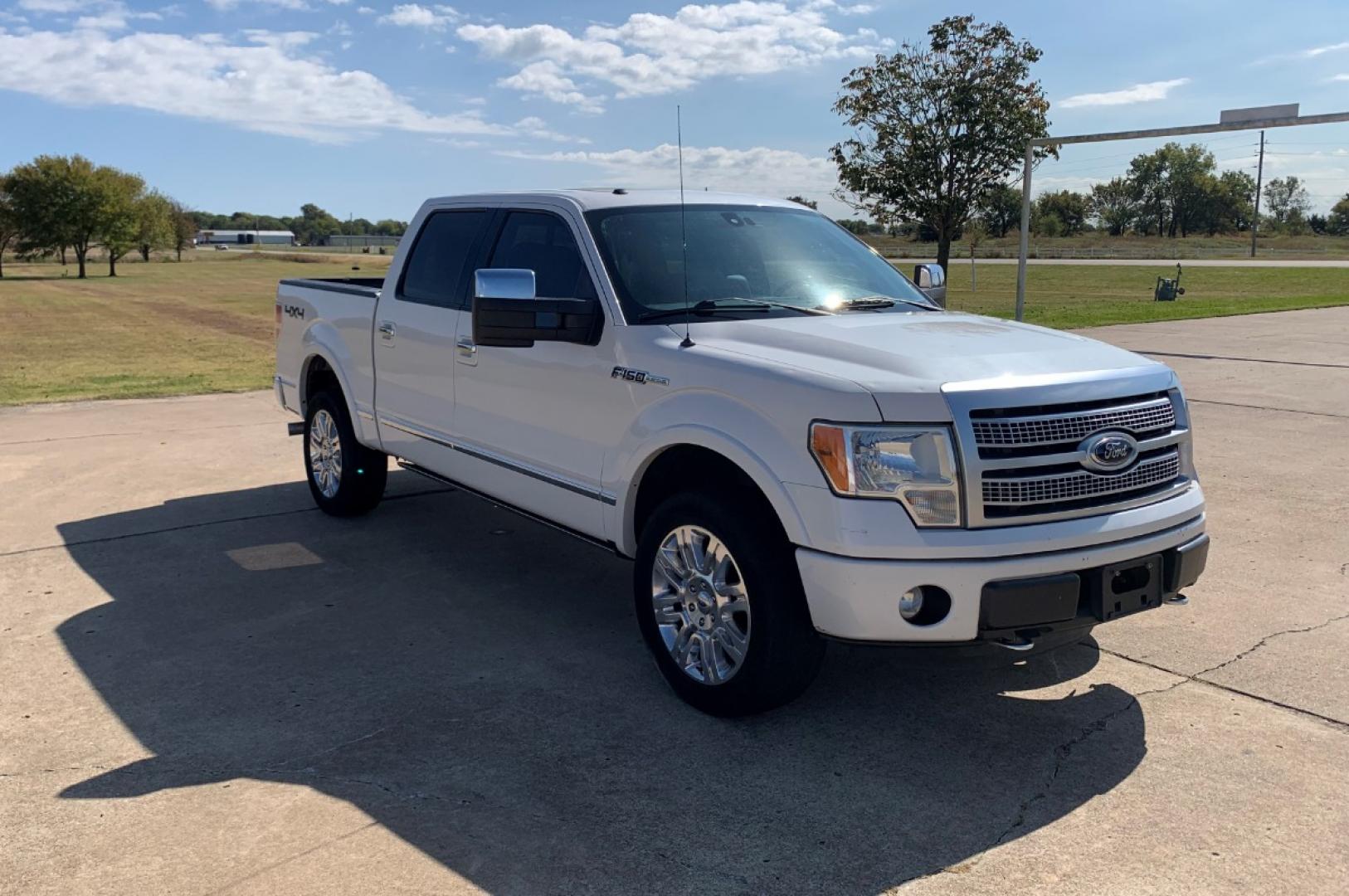 2012 White Ford F-150 XLT PLATINUM SUPER CREW 5.5-FT. BED 4WD (1FTFW1E66CF) with an 6.2L V8 SOHC 16V engine, 6-Speed Automatic transmission, located at 17760 Hwy 62, Morris, OK, 74445, (918) 733-4887, 35.609104, -95.877060 - 2012 FORD F-150 XLT PLATINUM 6.2L V8 4X4. THIS TRUCK RUNS ON GASOLINE AND FEATURES REMOTE KEYLESS ENTRY, REMOTE LOCKING SYSTEM, POWER LOCKS, POWER WINDOWS, POWER MIRRORS, POWER SEATS, TILT WHEEL, MULTIFUNCTION STEERING WHEEL CONTROLS, AM/FM RADIO, CD PLAYER, BLUETOOTH, NAVIGATION, BACKUP CAMERA, LEA - Photo#2