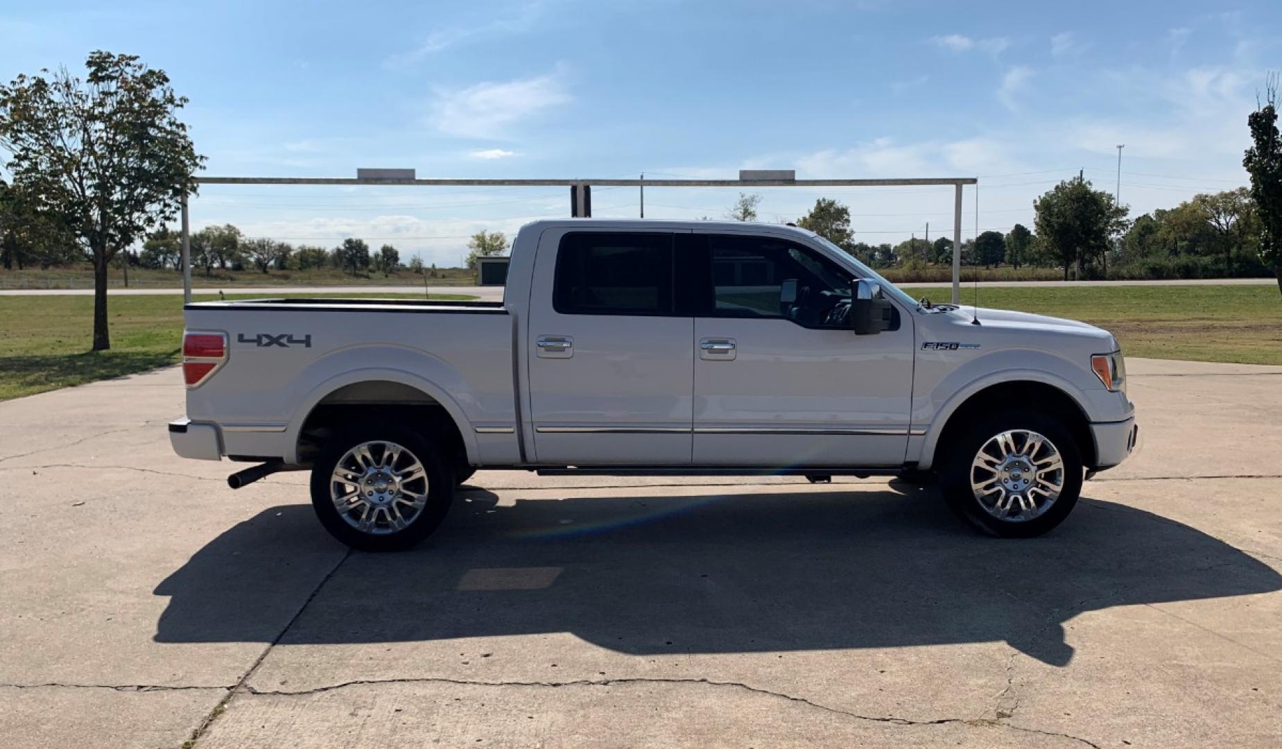 2012 White Ford F-150 XLT PLATINUM SUPER CREW 5.5-FT. BED 4WD (1FTFW1E66CF) with an 6.2L V8 SOHC 16V engine, 6-Speed Automatic transmission, located at 17760 Hwy 62, Morris, OK, 74445, (918) 733-4887, 35.609104, -95.877060 - 2012 FORD F-150 XLT PLATINUM 6.2L V8 4X4. THIS TRUCK RUNS ON GASOLINE AND FEATURES REMOTE KEYLESS ENTRY, REMOTE LOCKING SYSTEM, POWER LOCKS, POWER WINDOWS, POWER MIRRORS, POWER SEATS, TILT WHEEL, MULTIFUNCTION STEERING WHEEL CONTROLS, AM/FM RADIO, CD PLAYER, BLUETOOTH, NAVIGATION, BACKUP CAMERA, LEA - Photo#3