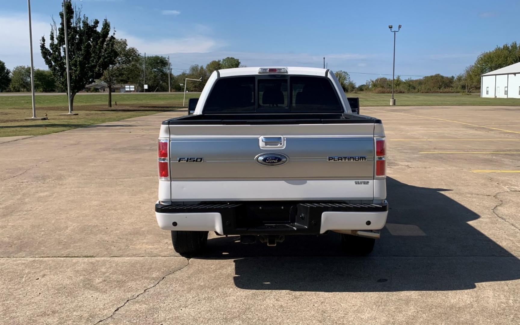 2012 White Ford F-150 XLT PLATINUM SUPER CREW 5.5-FT. BED 4WD (1FTFW1E66CF) with an 6.2L V8 SOHC 16V engine, 6-Speed Automatic transmission, located at 17760 Hwy 62, Morris, OK, 74445, (918) 733-4887, 35.609104, -95.877060 - 2012 FORD F-150 XLT PLATINUM 6.2L V8 4X4. THIS TRUCK RUNS ON GASOLINE AND FEATURES REMOTE KEYLESS ENTRY, REMOTE LOCKING SYSTEM, POWER LOCKS, POWER WINDOWS, POWER MIRRORS, POWER SEATS, TILT WHEEL, MULTIFUNCTION STEERING WHEEL CONTROLS, AM/FM RADIO, CD PLAYER, BLUETOOTH, NAVIGATION, BACKUP CAMERA, LEA - Photo#5