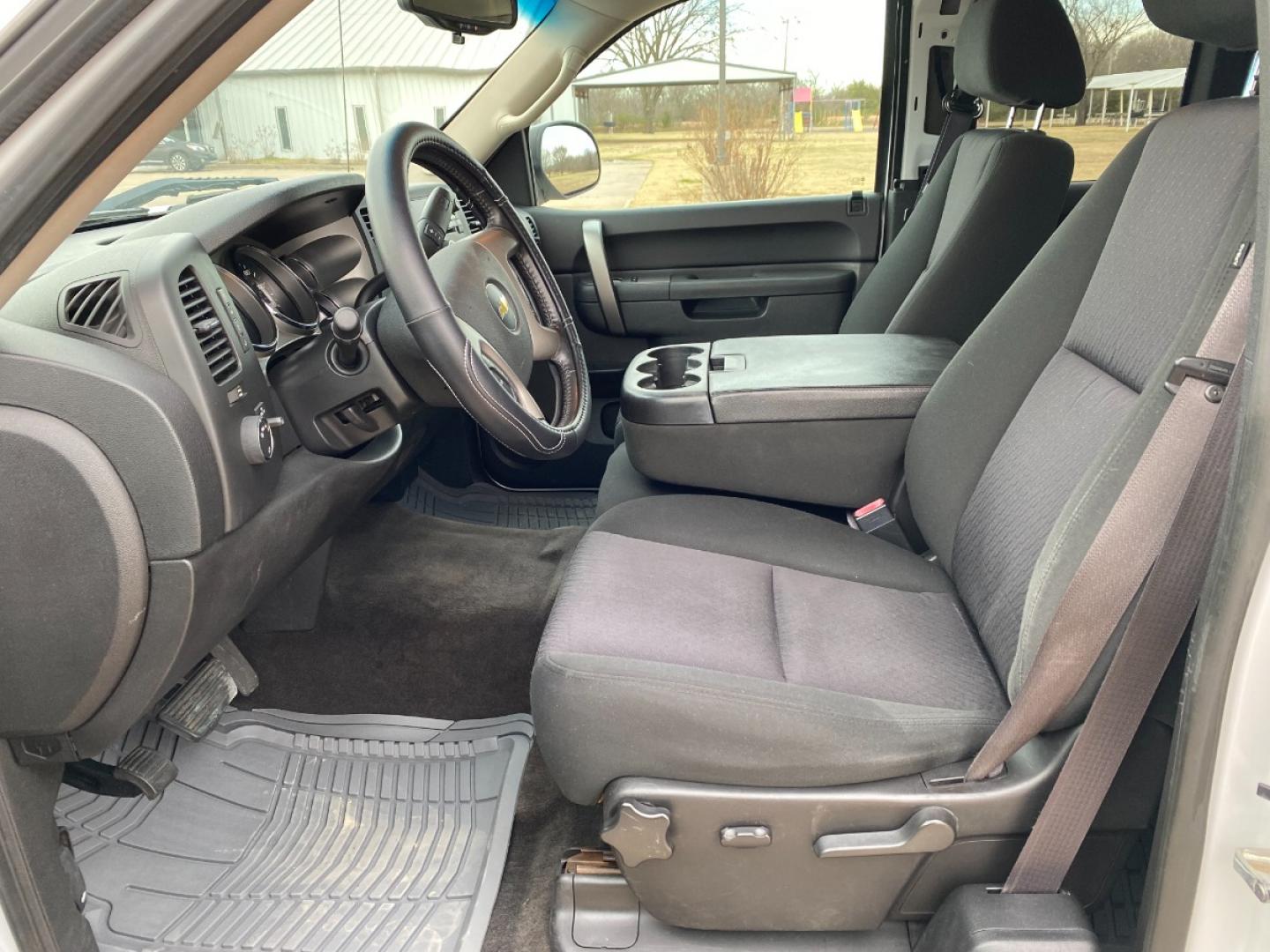 2012 White Chevrolet Silverado 1500 LT Ext. Cab Long Box 4WD (1GCRKSE71CZ) with an 5.3L V8 OHV 16V FFV engine, 6-Speed Automatic transmission, located at 17760 Hwy 62, Morris, OK, 74445, (918) 733-4887, 35.609104, -95.877060 - 2012 CHEVY SILVERADO 1500 Z71 5.3L V8 4WD. RUNS ON REGULAR GASOLINE. FEATURES POWER LOCKS, POWER WINDOWS, POWER MIRRORS, TILT WHEEL, STEERING WHEEL CONTROLS, AM/FM STEREO, CD PLAYER, AUX PORT, BLUETOOTH FOR HANDS-FREE CALLING, ONSTAR, CRUISE CONTROL, TRACTION CONTROL, CLOTH INTERIOR SEATS, RUNNING B - Photo#8