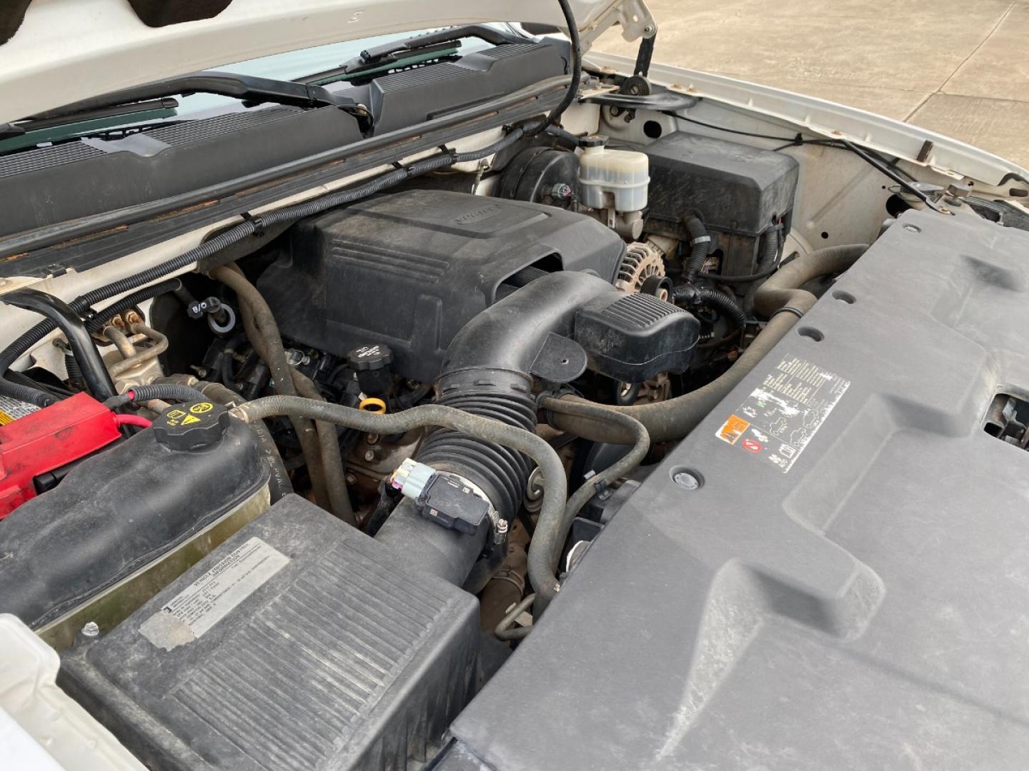 2012 White Chevrolet Silverado 1500 LT Ext. Cab Long Box 4WD (1GCRKSE71CZ) with an 5.3L V8 OHV 16V FFV engine, 6-Speed Automatic transmission, located at 17760 Hwy 62, Morris, OK, 74445, (918) 733-4887, 35.609104, -95.877060 - 2012 CHEVY SILVERADO 1500 Z71 5.3L V8 4WD. RUNS ON REGULAR GASOLINE. FEATURES POWER LOCKS, POWER WINDOWS, POWER MIRRORS, TILT WHEEL, STEERING WHEEL CONTROLS, AM/FM STEREO, CD PLAYER, AUX PORT, BLUETOOTH FOR HANDS-FREE CALLING, ONSTAR, CRUISE CONTROL, TRACTION CONTROL, CLOTH INTERIOR SEATS, RUNNING B - Photo#23