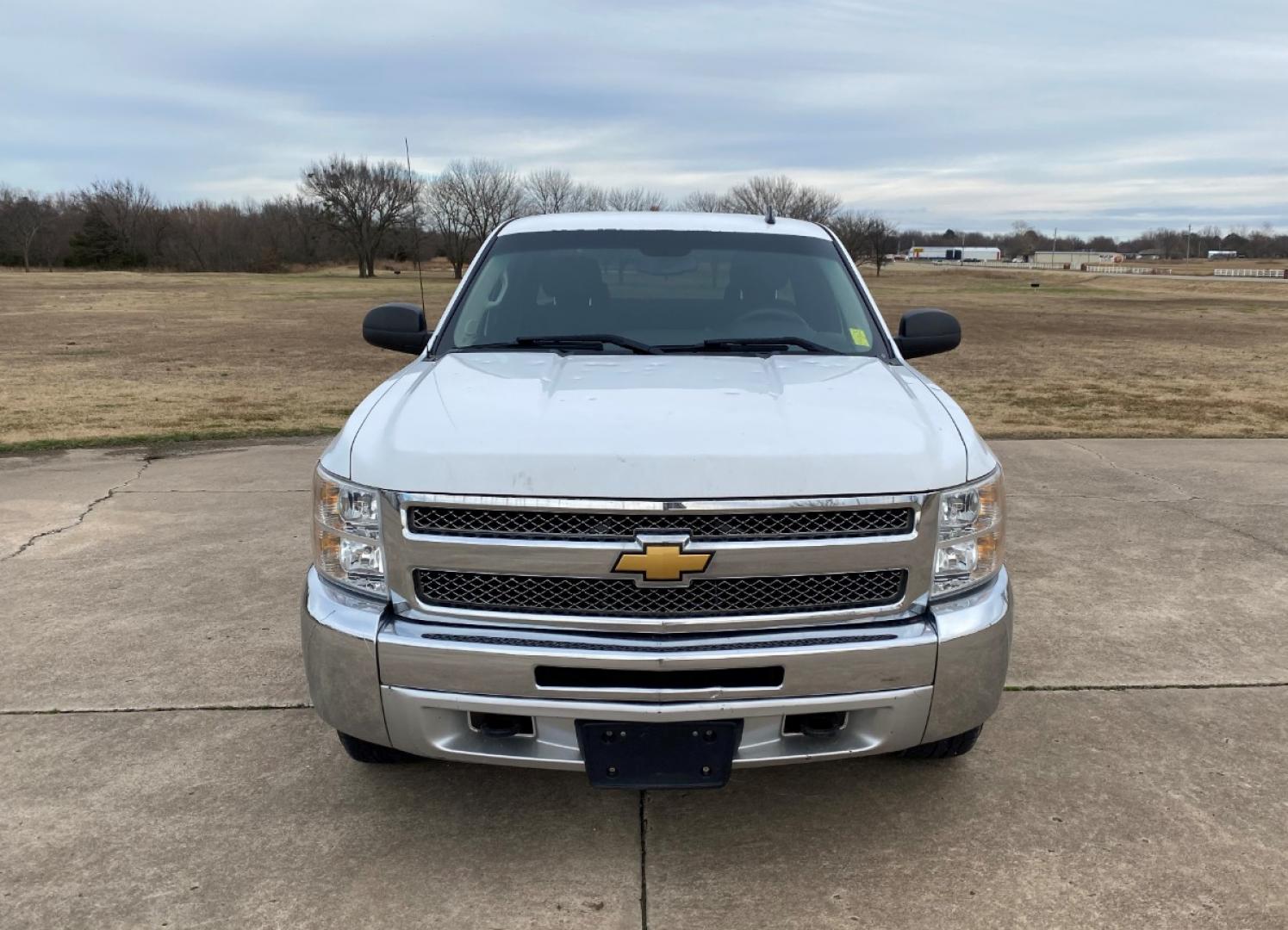 2012 White Chevrolet Silverado 1500 LT Ext. Cab Long Box 4WD (1GCRKSE71CZ) with an 5.3L V8 OHV 16V FFV engine, 6-Speed Automatic transmission, located at 17760 Hwy 62, Morris, OK, 74445, (918) 733-4887, 35.609104, -95.877060 - 2012 CHEVY SILVERADO 1500 Z71 5.3L V8 4WD. RUNS ON REGULAR GASOLINE. FEATURES POWER LOCKS, POWER WINDOWS, POWER MIRRORS, TILT WHEEL, STEERING WHEEL CONTROLS, AM/FM STEREO, CD PLAYER, AUX PORT, BLUETOOTH FOR HANDS-FREE CALLING, ONSTAR, CRUISE CONTROL, TRACTION CONTROL, CLOTH INTERIOR SEATS, RUNNING B - Photo#1