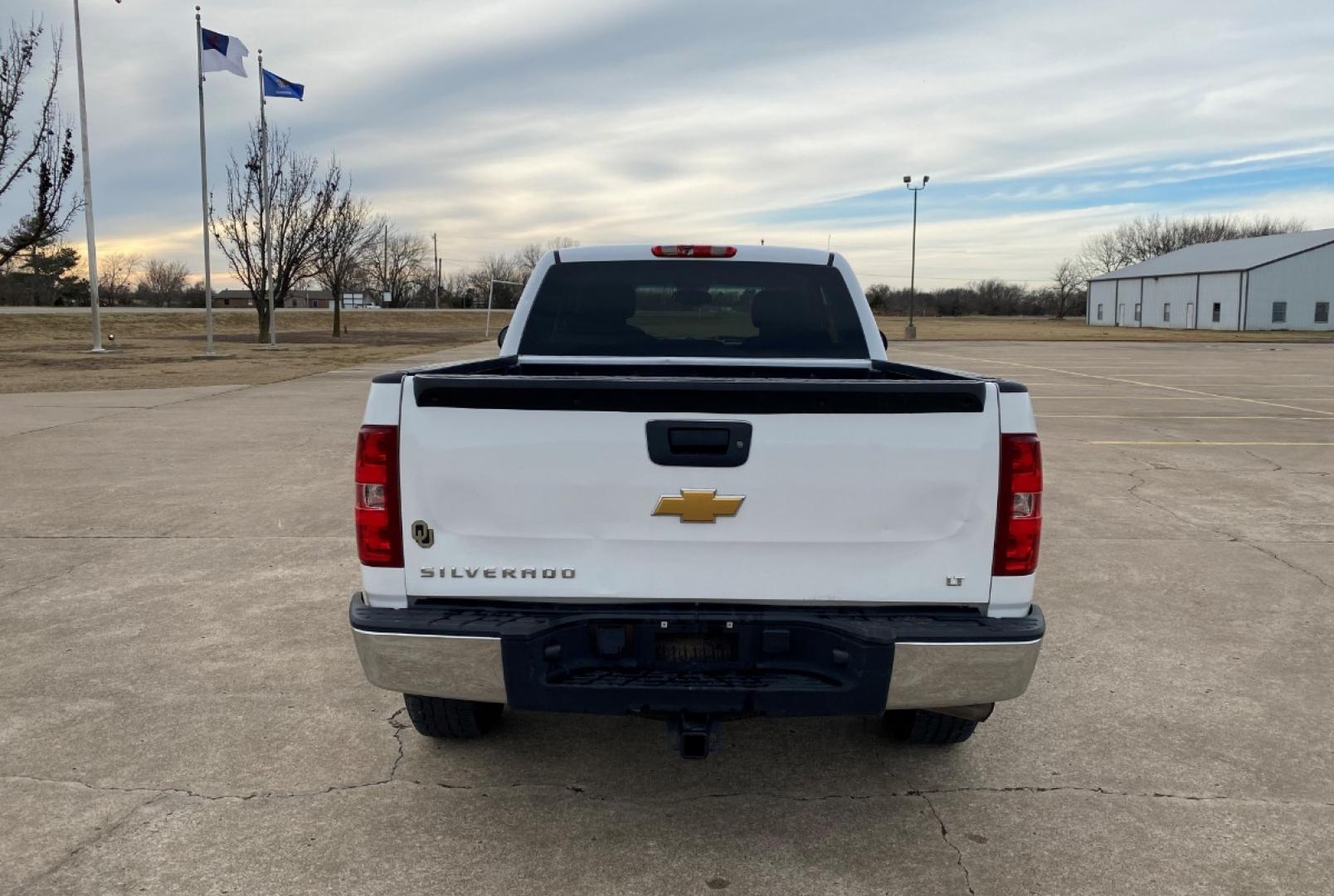 2012 White Chevrolet Silverado 1500 LT Ext. Cab Long Box 4WD (1GCRKSE71CZ) with an 5.3L V8 OHV 16V FFV engine, 6-Speed Automatic transmission, located at 17760 Hwy 62, Morris, OK, 74445, (918) 733-4887, 35.609104, -95.877060 - 2012 CHEVY SILVERADO 1500 Z71 5.3L V8 4WD. RUNS ON REGULAR GASOLINE. FEATURES POWER LOCKS, POWER WINDOWS, POWER MIRRORS, TILT WHEEL, STEERING WHEEL CONTROLS, AM/FM STEREO, CD PLAYER, AUX PORT, BLUETOOTH FOR HANDS-FREE CALLING, ONSTAR, CRUISE CONTROL, TRACTION CONTROL, CLOTH INTERIOR SEATS, RUNNING B - Photo#5