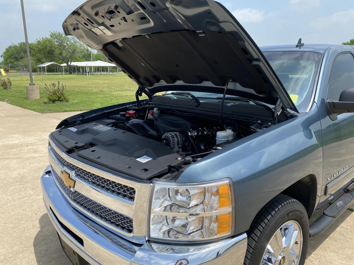 2012 BLUE /BLACK Chevrolet Silverado 1500 LT Ext. Cab 2WD (1GCRCSE07CZ) with an 5.3L V8 OHV 16V FFV engine, 6-Speed Automatic transmission, located at 17760 Hwy 62, Morris, OK, 74445, (918) 733-4887, 35.609104, -95.877060 - 2012 CHEVY SILVERADO IS A 5.3L V8, 6.5FT BED BI-FUEL TRUCK THAT RUNS ON BOTH GASOLINE OR CNG (COMPRESSED NATURAL GAS) FEATURES POWER LOCKS, POWER WINDOWS, POWER MIRRORS, POWER SEATS, AM/FM RADIO, CD PLAYER, BLUETOOTH, AUX PORT, USB PORT, LEATHER SEATS, MULTI-FUNCTION STEERING WHEEL CONTROLS, CRUISE - Photo#21