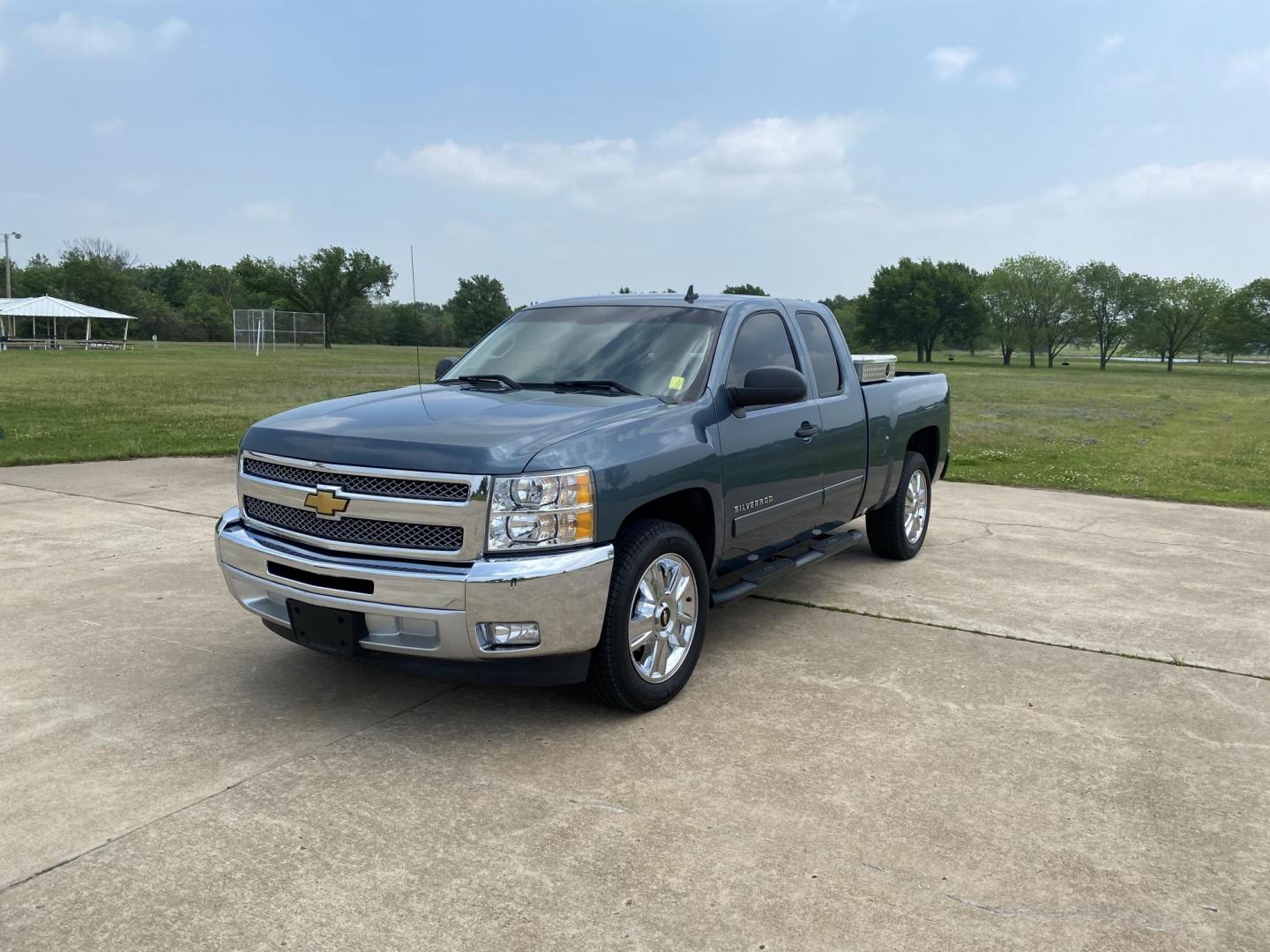 2012 BLUE /BLACK Chevrolet Silverado 1500 LT Ext. Cab 2WD (1GCRCSE07CZ) with an 5.3L V8 OHV 16V FFV engine, 6-Speed Automatic transmission, located at 17760 Hwy 62, Morris, OK, 74445, (918) 733-4887, 35.609104, -95.877060 - 2012 CHEVY SILVERADO IS A 5.3L V8, 6.5FT BED BI-FUEL TRUCK THAT RUNS ON BOTH GASOLINE OR CNG (COMPRESSED NATURAL GAS) FEATURES POWER LOCKS, POWER WINDOWS, POWER MIRRORS, POWER SEATS, AM/FM RADIO, CD PLAYER, BLUETOOTH, AUX PORT, USB PORT, LEATHER SEATS, MULTI-FUNCTION STEERING WHEEL CONTROLS, CRUISE - Photo#0