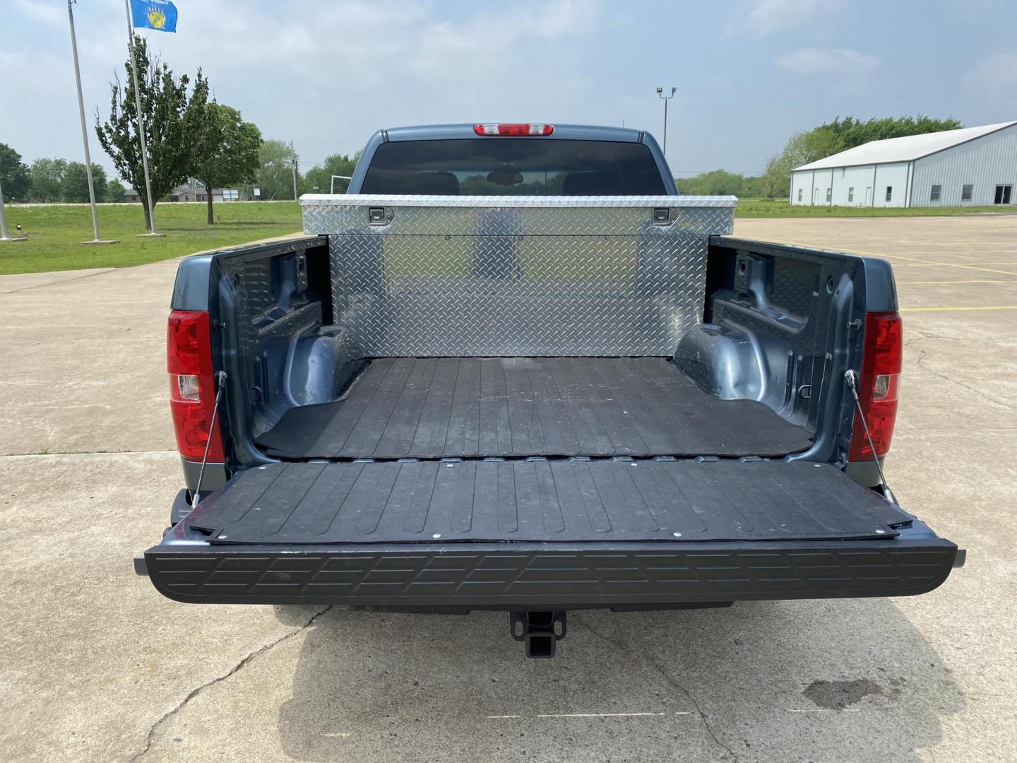 2012 BLUE /BLACK Chevrolet Silverado 1500 LT Ext. Cab 2WD (1GCRCSE07CZ) with an 5.3L V8 OHV 16V FFV engine, 6-Speed Automatic transmission, located at 17760 Hwy 62, Morris, OK, 74445, (918) 733-4887, 35.609104, -95.877060 - 2012 CHEVY SILVERADO IS A 5.3L V8, 6.5FT BED BI-FUEL TRUCK THAT RUNS ON BOTH GASOLINE OR CNG (COMPRESSED NATURAL GAS) FEATURES POWER LOCKS, POWER WINDOWS, POWER MIRRORS, POWER SEATS, AM/FM RADIO, CD PLAYER, BLUETOOTH, AUX PORT, USB PORT, LEATHER SEATS, MULTI-FUNCTION STEERING WHEEL CONTROLS, CRUISE - Photo#22