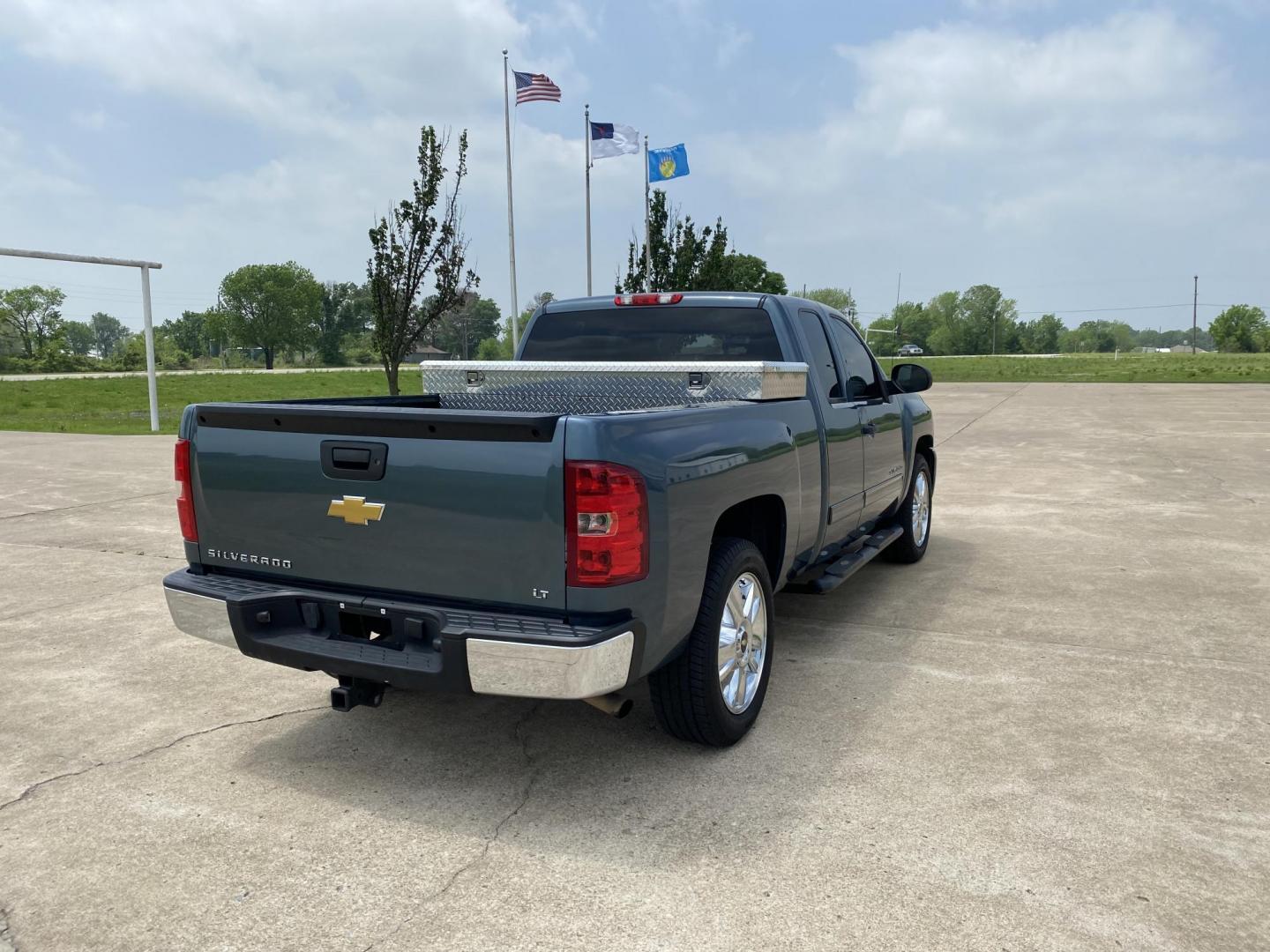 2012 BLUE /BLACK Chevrolet Silverado 1500 LT Ext. Cab 2WD (1GCRCSE07CZ) with an 5.3L V8 OHV 16V FFV engine, 6-Speed Automatic transmission, located at 17760 Hwy 62, Morris, OK, 74445, (918) 733-4887, 35.609104, -95.877060 - 2012 CHEVY SILVERADO IS A 5.3L V8, 6.5FT BED BI-FUEL TRUCK THAT RUNS ON BOTH GASOLINE OR CNG (COMPRESSED NATURAL GAS) FEATURES POWER LOCKS, POWER WINDOWS, POWER MIRRORS, POWER SEATS, AM/FM RADIO, CD PLAYER, BLUETOOTH, AUX PORT, USB PORT, LEATHER SEATS, MULTI-FUNCTION STEERING WHEEL CONTROLS, CRUISE - Photo#5