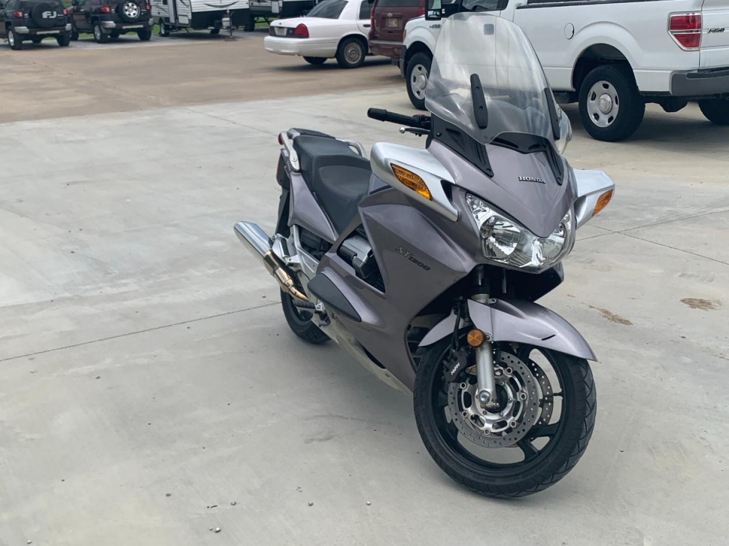 2003 Silver Honda ST1300 ST1300 (JH2SC51103M) with an 1261CC engine, 5 SPEED transmission, located at 17760 HWY 62, MORRIS, 74445, 35.609104, -95.877060 - 2003 HONDA ST1300 1261CC 5-SPEED TRANSMISSION WITH AN ELECTRIC START, POWER-ADJUSTABLE LIGHTS, POWER-ADJUSTABLE WINDSHIELD, NICE CLEAN TOURING SPORTS BIKE. ONLY 17,093 MILES, MARATHON TIRES, IT HAS REBUILT TITLE DUE TO A SMALL ACCIDENT. LIGHT SCRAPES AS SHOWN IN PICTURES. WE OFFER A FREE CARFAX ON - Photo#2