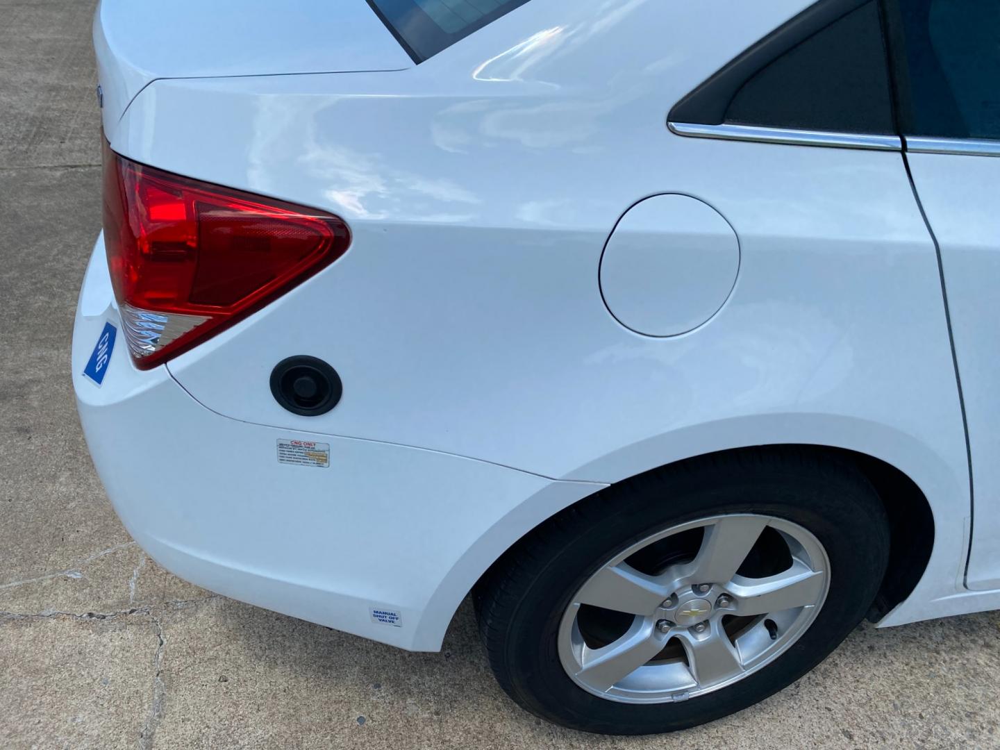 2014 White /GRAY Chevrolet Cruze ECO (1G1PK5SBXE7) with an 1.4L L4 DOHC 16V TURBO FFV engine, AUTOMATIC transmission, located at 17760 Hwy 62, Morris, OK, 74445, (918) 733-4887, 35.609104, -95.877060 - 2014 CHEVROLET CRUZE 1.4L L4 DOHC 16V TURBO FFV FWD, A BI-FUEL FUELING SYSTEM THAT RUNS ON CNG (COMPRESSED NATURAL GAS) OR GASOLINE. GREAT FOR YOUR EVERYDAY COMMUTE 42 MPG!!!!! THE CHEVROLET CRUZE FEATURES POWER LOCKS, POWER WINDOWS, POWER MIRRORS, MANUAL SEATS, CLOTH SEATS, AM/FM RADIO, CD PLAYER, - Photo#29