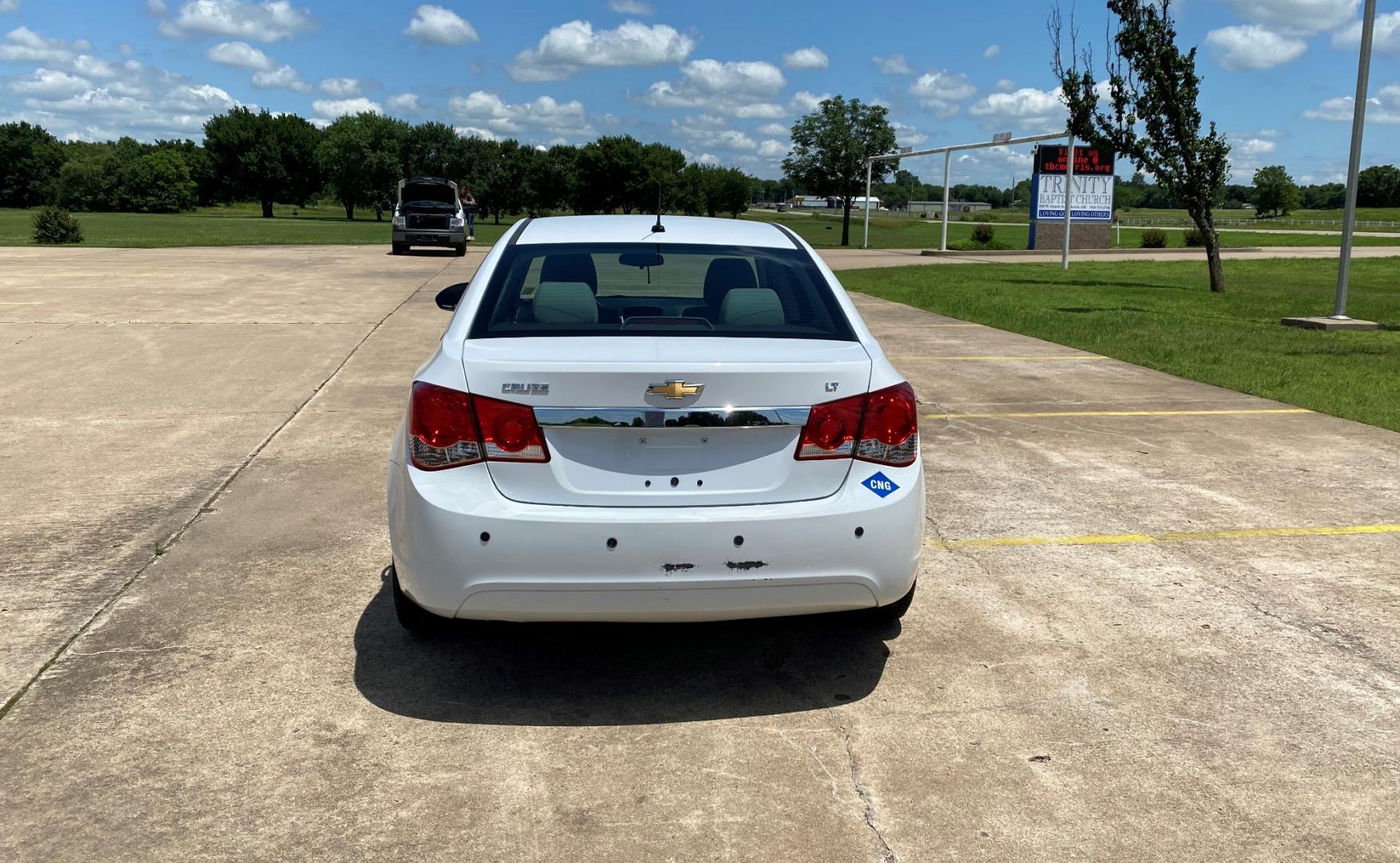 2014 White /GRAY Chevrolet Cruze ECO (1G1PK5SBXE7) with an 1.4L L4 DOHC 16V TURBO FFV engine, AUTOMATIC transmission, located at 17760 Hwy 62, Morris, OK, 74445, (918) 733-4887, 35.609104, -95.877060 - 2014 CHEVROLET CRUZE 1.4L L4 DOHC 16V TURBO FFV FWD, A BI-FUEL FUELING SYSTEM THAT RUNS ON CNG (COMPRESSED NATURAL GAS) OR GASOLINE. GREAT FOR YOUR EVERYDAY COMMUTE 42 MPG!!!!! THE CHEVROLET CRUZE FEATURES POWER LOCKS, POWER WINDOWS, POWER MIRRORS, MANUAL SEATS, CLOTH SEATS, AM/FM RADIO, CD PLAYER, - Photo#5