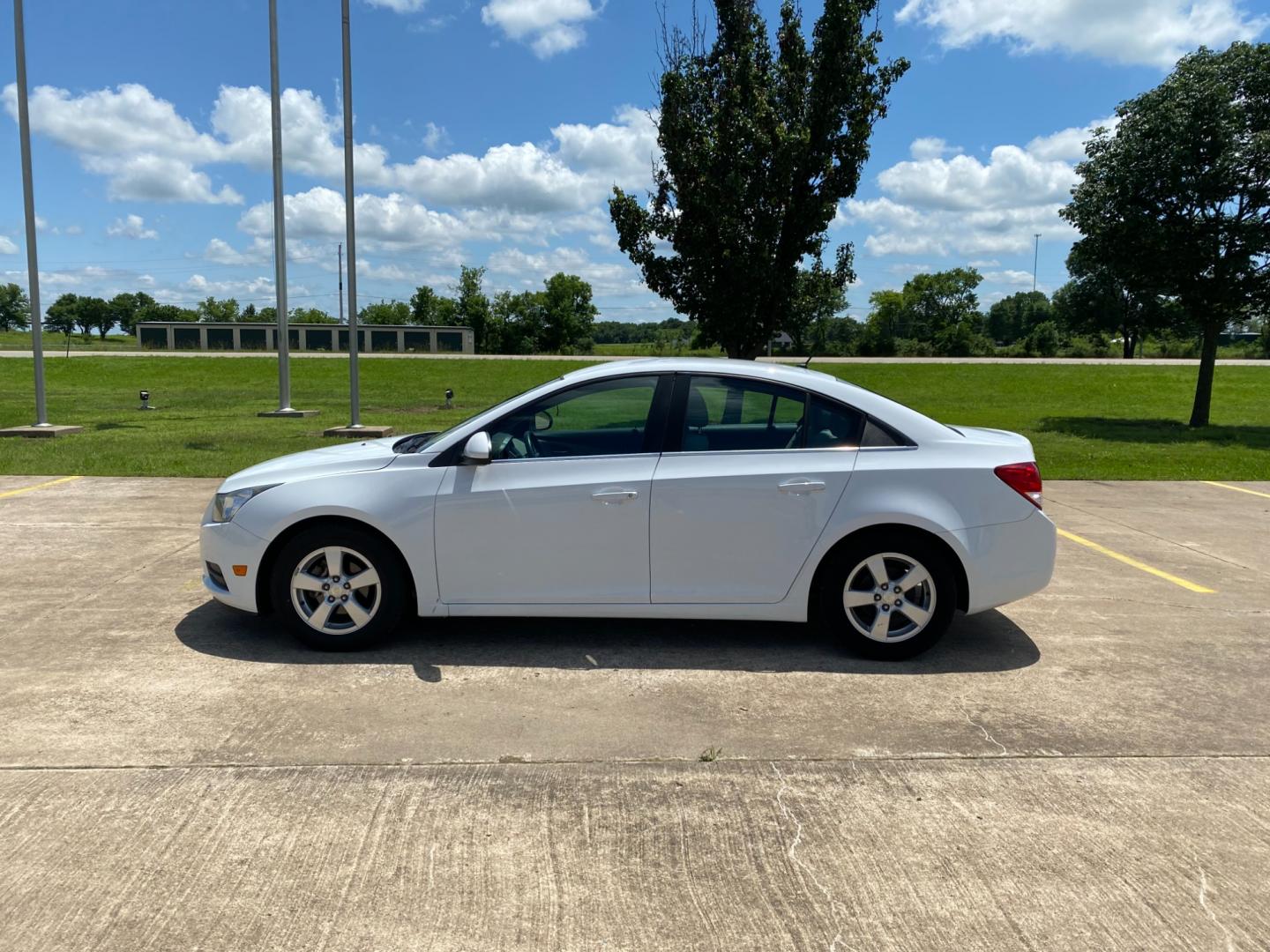 2014 White /GRAY Chevrolet Cruze ECO (1G1PK5SBXE7) with an 1.4L L4 DOHC 16V TURBO FFV engine, AUTOMATIC transmission, located at 17760 Hwy 62, Morris, OK, 74445, (918) 733-4887, 35.609104, -95.877060 - 2014 CHEVROLET CRUZE 1.4L L4 DOHC 16V TURBO FFV FWD, A BI-FUEL FUELING SYSTEM THAT RUNS ON CNG (COMPRESSED NATURAL GAS) OR GASOLINE. GREAT FOR YOUR EVERYDAY COMMUTE 42 MPG!!!!! THE CHEVROLET CRUZE FEATURES POWER LOCKS, POWER WINDOWS, POWER MIRRORS, MANUAL SEATS, CLOTH SEATS, AM/FM RADIO, CD PLAYER, - Photo#7