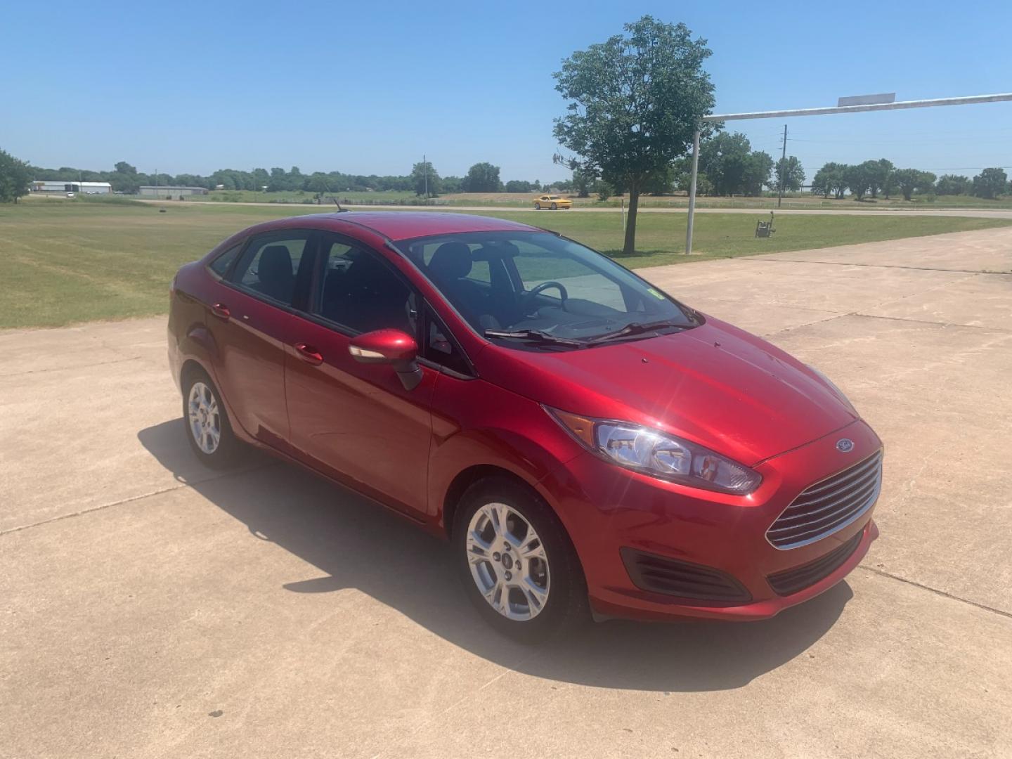 2014 RED Ford Fiesta SE Sedan (3FADP4BJ6EM) with an 1.6L L4 DOHC 16V engine, located at 17760 Hwy 62, Morris, OK, 74445, (918) 733-4887, 35.609104, -95.877060 - 2014 FORD FIESTA SE 1.6L 4 CYLINDER FWD, FEATURES KEYLESS ENTRY REMOTE, POWER LOCKS, POWER WINDOWS, POWER MIRRORS, MANUAL SEATS, AM/FM STEREO, CD PLAYER, BLUETOOTH, CLOTH SEATS, CRUISE CONTROL, HANDS-FREE CALLING, VOICE COMMAND CONTROL, MULTI-FUNCTION STEERING WHEEL CONTROLS. 108,726 MILES 195/60R15 - Photo#2