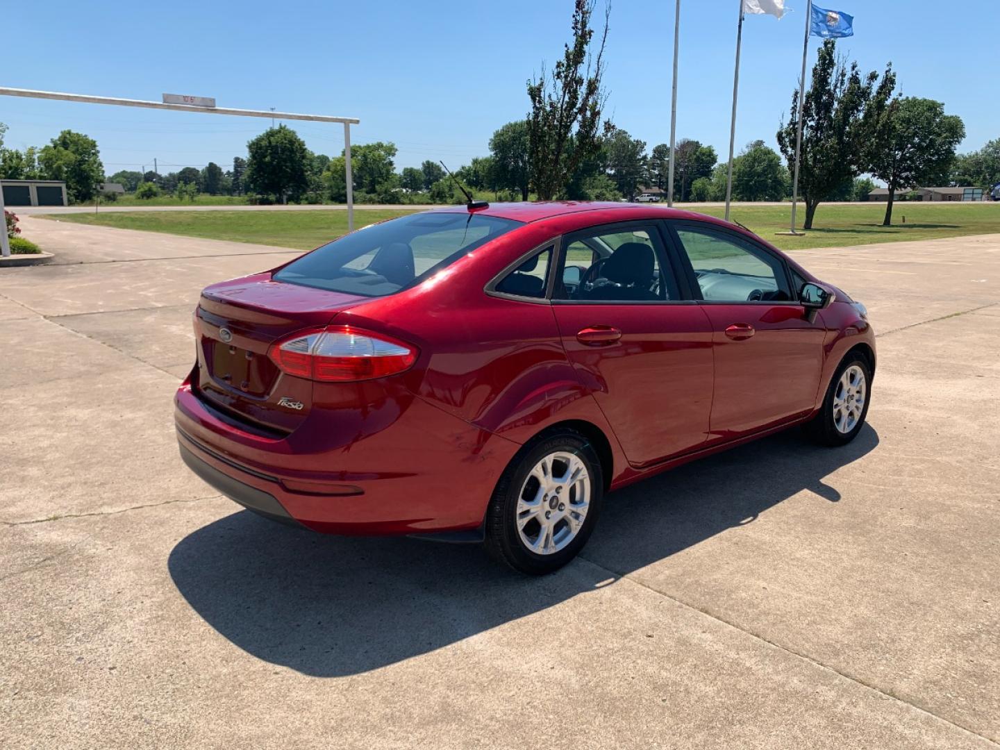 2014 RED Ford Fiesta SE Sedan (3FADP4BJ6EM) with an 1.6L L4 DOHC 16V engine, located at 17760 Hwy 62, Morris, OK, 74445, (918) 733-4887, 35.609104, -95.877060 - 2014 FORD FIESTA SE 1.6L 4 CYLINDER FWD, FEATURES KEYLESS ENTRY REMOTE, POWER LOCKS, POWER WINDOWS, POWER MIRRORS, MANUAL SEATS, AM/FM STEREO, CD PLAYER, BLUETOOTH, CLOTH SEATS, CRUISE CONTROL, HANDS-FREE CALLING, VOICE COMMAND CONTROL, MULTI-FUNCTION STEERING WHEEL CONTROLS. 108,726 MILES 195/60R15 - Photo#4