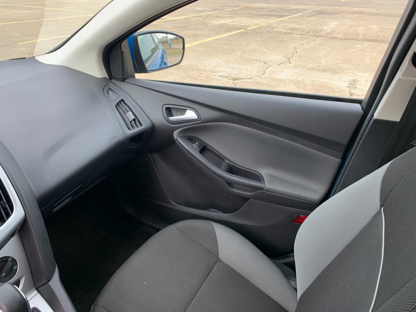 2014 BLUE Ford Focus SE Sedan (1FADP3F25EL) with an 2.0L L4 DOHC 16V engine, AUTOMATIC transmission, located at 17760 Hwy 62, Morris, OK, 74445, (918) 733-4887, 35.609104, -95.877060 - 2014 FORD FOCUS SE HAS A 2.0L 4-CYLINDER FEATURES POWER REMOTE LOCKING SYSTEM, POWER WINDOWS, POWER LOCKS, POWER WINDOWS, POWER MIRRORS, CD PLAYER, AM/FM STEREO, AUX PORT, USB PORT, CLOTH INTERIOR, BLUETOOTH, CRUISE CONTROL, MULTIFUNCTION STEERING WHEEL CONTROL, VOICE COMMAND CONTROL. DOES HAVE REB - Photo#9