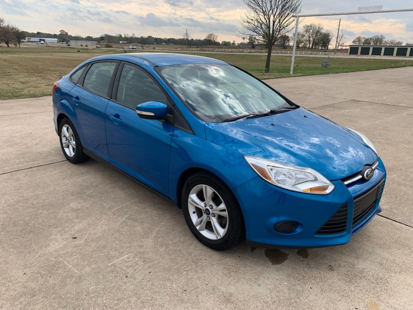 2014 BLUE Ford Focus SE Sedan (1FADP3F25EL) with an 2.0L L4 DOHC 16V engine, AUTOMATIC transmission, located at 17760 Hwy 62, Morris, OK, 74445, (918) 733-4887, 35.609104, -95.877060 - 2014 FORD FOCUS SE HAS A 2.0L 4-CYLINDER FEATURES POWER REMOTE LOCKING SYSTEM, POWER WINDOWS, POWER LOCKS, POWER WINDOWS, POWER MIRRORS, CD PLAYER, AM/FM STEREO, AUX PORT, USB PORT, CLOTH INTERIOR, BLUETOOTH, CRUISE CONTROL, MULTIFUNCTION STEERING WHEEL CONTROL, VOICE COMMAND CONTROL. DOES HAVE REB - Photo#2