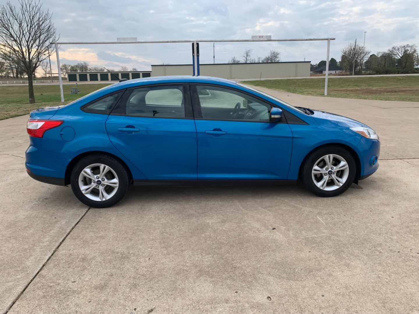 2014 BLUE Ford Focus SE Sedan (1FADP3F25EL) with an 2.0L L4 DOHC 16V engine, AUTOMATIC transmission, located at 17760 Hwy 62, Morris, OK, 74445, (918) 733-4887, 35.609104, -95.877060 - 2014 FORD FOCUS SE HAS A 2.0L 4-CYLINDER FEATURES POWER REMOTE LOCKING SYSTEM, POWER WINDOWS, POWER LOCKS, POWER WINDOWS, POWER MIRRORS, CD PLAYER, AM/FM STEREO, AUX PORT, USB PORT, CLOTH INTERIOR, BLUETOOTH, CRUISE CONTROL, MULTIFUNCTION STEERING WHEEL CONTROL, VOICE COMMAND CONTROL. DOES HAVE REB - Photo#3