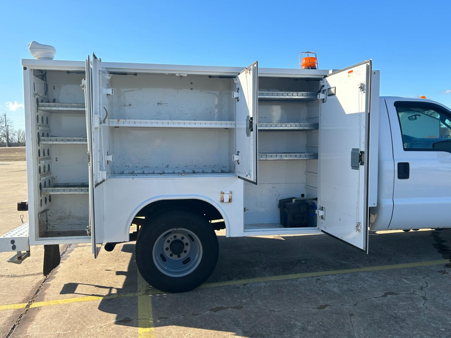 2012 White Ford F-350 SD XL DRW 2WD (1FDRF3G67CE) with an 6.2L V8 OHV 16V engine, 6-Speed Automatic transmission, located at 17760 Hwy 62, Morris, OK, 74445, (918) 733-4887, 35.609104, -95.877060 - Photo#17