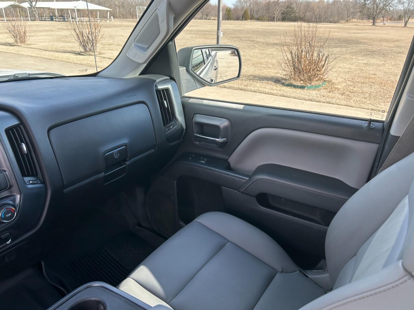 2015 White Chevrolet Silverado 2500HD Work Truck Double Cab 2WD (1GC2CUEB5FZ) with an 6.0L V8 OHV 16V CNG engine, 6A transmission, located at 17760 Hwy 62, Morris, OK, 74445, (918) 733-4887, 35.609104, -95.877060 - 2015 CHEVY SILVERADO 2500HD HAS THE 6.0L V8 AND IS RWD. THIS IS A BI-FUEL TRUCK THAT RUNS ON BOTH CNG OR GASOLINE, FEATURES REMOTE KEYLESS ENTRY, POWER LOCKS, POWER WINDOWS, POWER MIRRORS, MANUAL SEATS, AM/FM STEREO, USB PORT, AUX PORT, LEATHER SEATS, TRACTION CONTROL, BEDLINER, FACTORY-EQUIPPED TRA - Photo#9