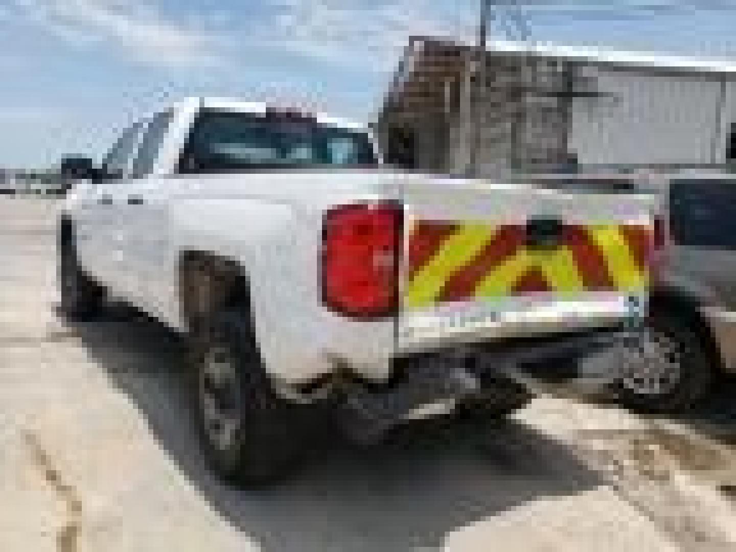 2015 White Chevrolet Silverado 2500HD Work Truck Double Cab 2WD (1GC2CUEB5FZ) with an 6.0L V8 OHV 16V CNG engine, 6A transmission, located at 17760 Hwy 62, Morris, OK, 74445, (918) 733-4887, 35.609104, -95.877060 - 2015 CHEVY SILVERADO 2500HD HAS THE 6.0L V8 AND IS RWD. THIS IS A BI-FUEL TRUCK THAT RUNS ON BOTH CNG OR GASOLINE, FEATURES REMOTE KEYLESS ENTRY, POWER LOCKS, POWER WINDOWS, POWER MIRRORS, MANUAL SEATS, AM/FM STEREO, USB PORT, AUX PORT, LEATHER SEATS, TRACTION CONTROL, BEDLINER, FACTORY-EQUIPPED TRA - Photo#26