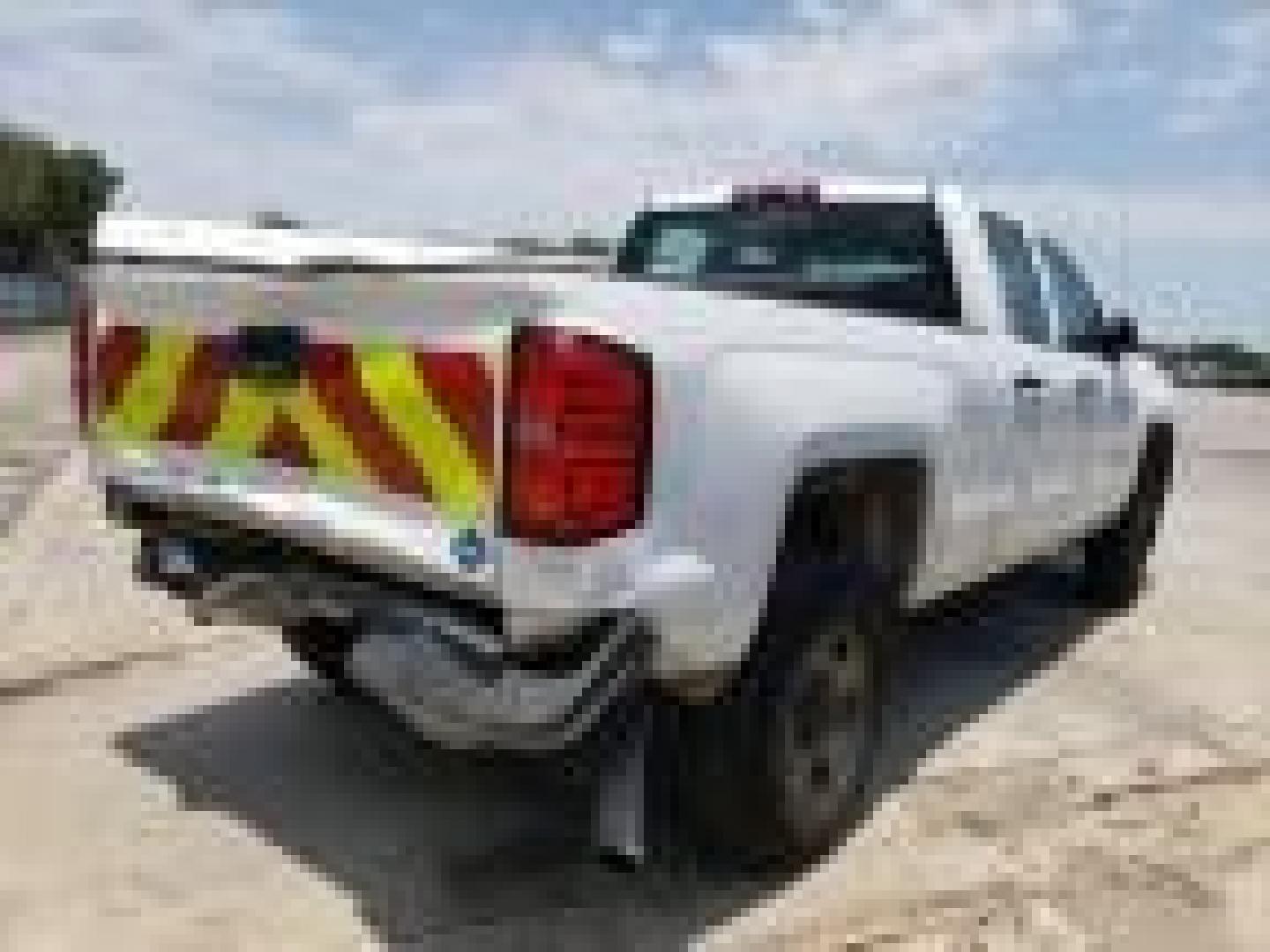 2015 White Chevrolet Silverado 2500HD Work Truck Double Cab 2WD (1GC2CUEB5FZ) with an 6.0L V8 OHV 16V CNG engine, 6A transmission, located at 17760 Hwy 62, Morris, OK, 74445, (918) 733-4887, 35.609104, -95.877060 - 2015 CHEVY SILVERADO 2500HD HAS THE 6.0L V8 AND IS RWD. THIS IS A BI-FUEL TRUCK THAT RUNS ON BOTH CNG OR GASOLINE, FEATURES REMOTE KEYLESS ENTRY, POWER LOCKS, POWER WINDOWS, POWER MIRRORS, MANUAL SEATS, AM/FM STEREO, USB PORT, AUX PORT, LEATHER SEATS, TRACTION CONTROL, BEDLINER, FACTORY-EQUIPPED TRA - Photo#27