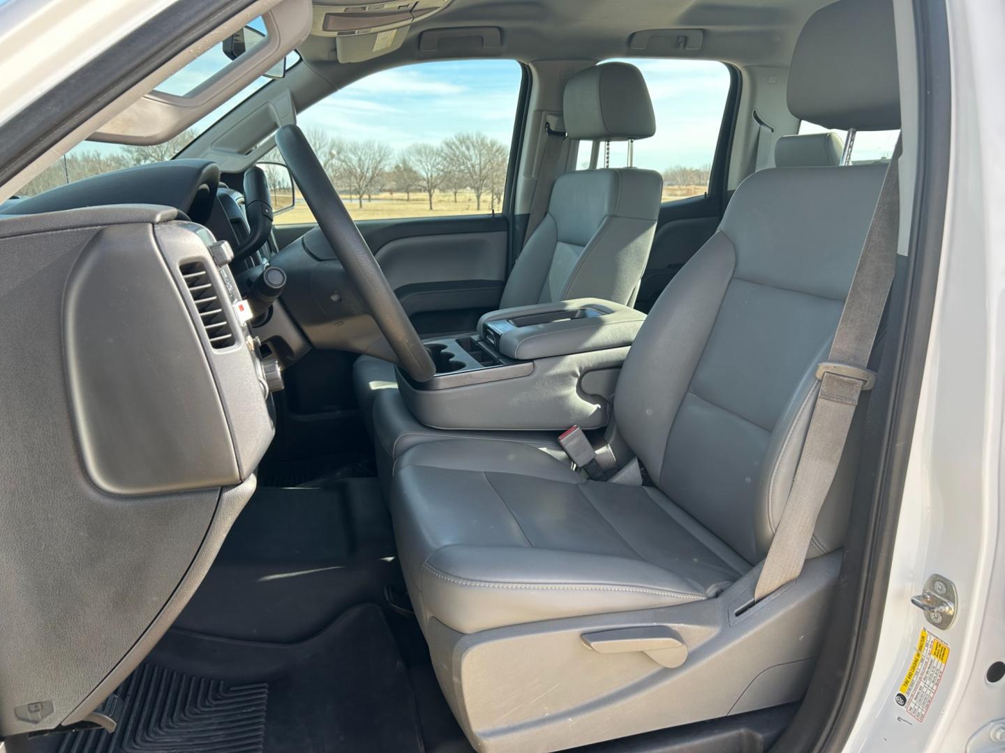 2015 White Chevrolet Silverado 2500HD Work Truck Double Cab 2WD (1GC2CUEB5FZ) with an 6.0L V8 OHV 16V CNG engine, 6A transmission, located at 17760 Hwy 62, Morris, OK, 74445, (918) 733-4887, 35.609104, -95.877060 - 2015 CHEVY SILVERADO 2500HD HAS THE 6.0L V8 AND IS RWD. THIS IS A BI-FUEL TRUCK THAT RUNS ON BOTH CNG OR GASOLINE, FEATURES REMOTE KEYLESS ENTRY, POWER LOCKS, POWER WINDOWS, POWER MIRRORS, MANUAL SEATS, AM/FM STEREO, USB PORT, AUX PORT, LEATHER SEATS, TRACTION CONTROL, BEDLINER, FACTORY-EQUIPPED TRA - Photo#8