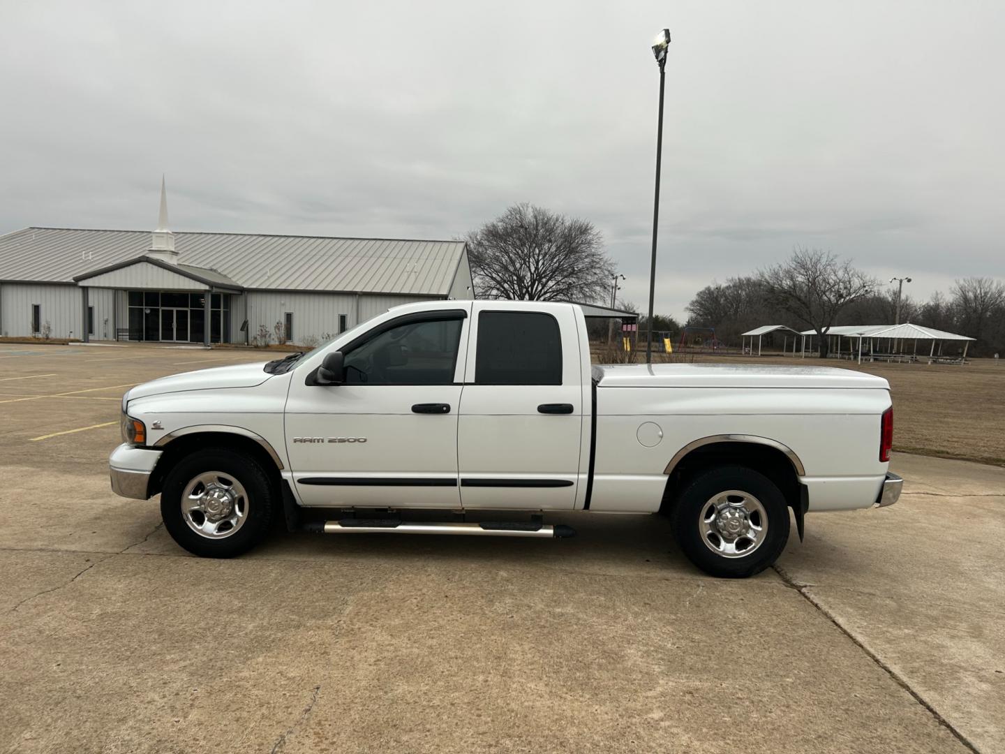 2004 White Dodge Ram 2500 Laramie Quad Cab 2WD (3D7KA28C94G) with an 5.9L L6 OHV 24V TURBO DIESEL engine, located at 17760 Hwy 62, Morris, OK, 74445, (918) 733-4887, 35.609104, -95.877060 - Photo#7