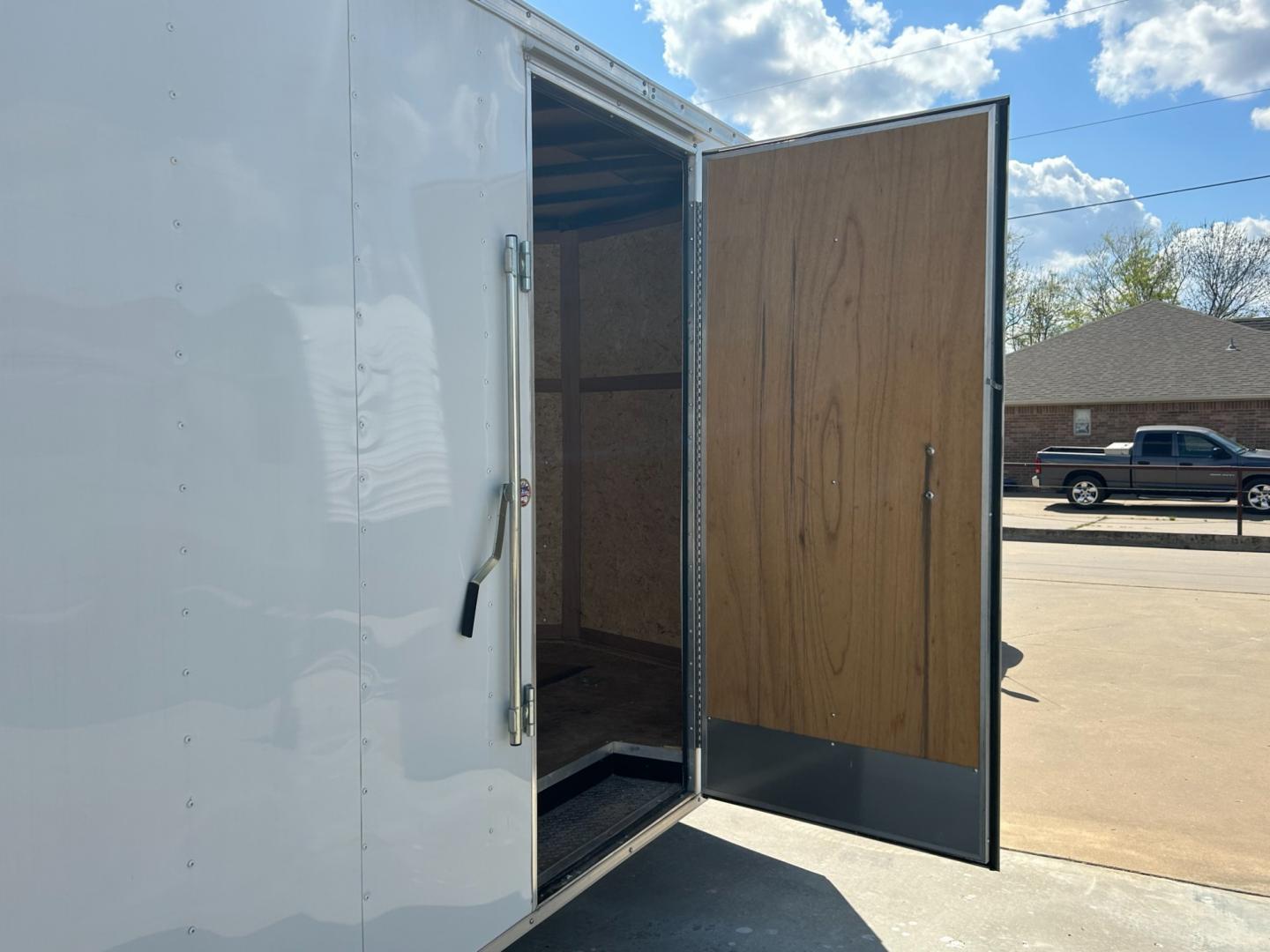 2019 White COMMANDER ENCLOSED TRAILER (53BBTEB28KA) , located at 17760 Hwy 62, Morris, OK, 74445, 35.609104, -95.877060 - 2019 COMMANDE ENCLOSED UTILTITY TRAILER 20X8 $8,880 CALL RUSS OR JONA AT 918-733-4887 - Photo#9