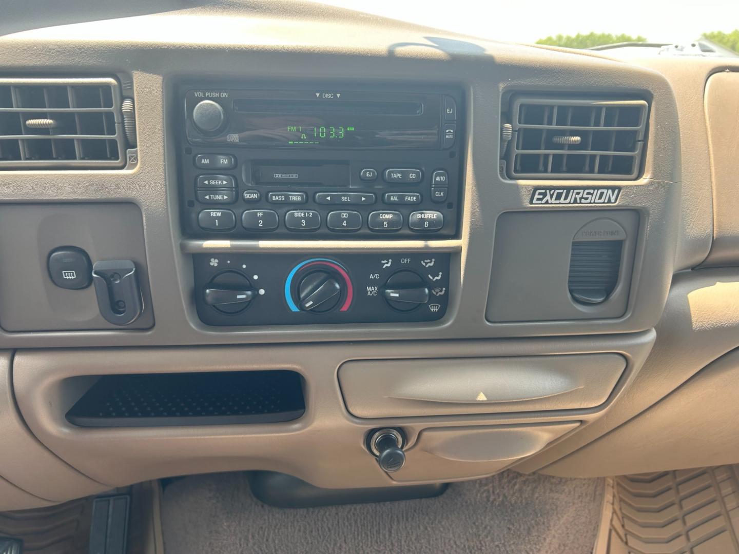 2000 White Ford Excursion XLT 2WD (1FMNU40L4YE) with an 5.4L V8 SOHC 16V engine, 4-Speed Automatic Overdrive transmission, located at 17760 Hwy 62, Morris, OK, 74445, (918) 733-4887, 35.609104, -95.877060 - 2000 FORD EXCURSION IS 5.4L V8 RWD FEATURING POWER LOCKS, POWER WINDOWS, POWER SEATS, POWER MIRRORS, AM/FM STEREO, CD PLAYER, CASSETTE PLAYER, 6 DISC COMPACT MAGAZINE, REAR CLIMATE CONTROL, CRUISE CONTROL, 3RD ROW SEATING. PRIMEWELL VALERA HT LT265/75R16 TIRES. 120,884 MILES WITH A REBUILT TITLE DUE - Photo#11