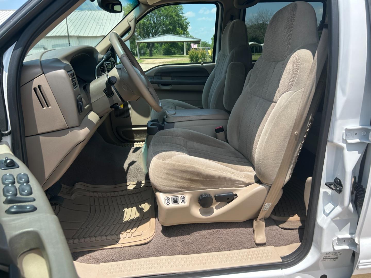 2000 White Ford Excursion XLT 2WD (1FMNU40L4YE) with an 5.4L V8 SOHC 16V engine, 4-Speed Automatic Overdrive transmission, located at 17760 Hwy 62, Morris, OK, 74445, (918) 733-4887, 35.609104, -95.877060 - 2000 FORD EXCURSION IS 5.4L V8 RWD FEATURING POWER LOCKS, POWER WINDOWS, POWER SEATS, POWER MIRRORS, AM/FM STEREO, CD PLAYER, CASSETTE PLAYER, 6 DISC COMPACT MAGAZINE, REAR CLIMATE CONTROL, CRUISE CONTROL, 3RD ROW SEATING. PRIMEWELL VALERA HT LT265/75R16 TIRES. 120,884 MILES WITH A REBUILT TITLE DUE - Photo#8