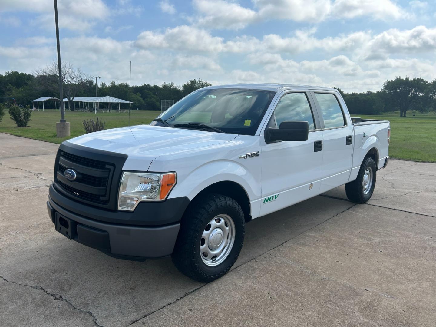 2014 Ford F-150 XLT SuperCrew 5.5-ft. Bed 2WD (1FTEW1CM2EK) with an 3.7L V6 engine, 6-Speed Automatic transmission, located at 17760 Hwy 62, Morris, OK, 74445, (918) 733-4887, 35.609104, -95.877060 - Photo#0