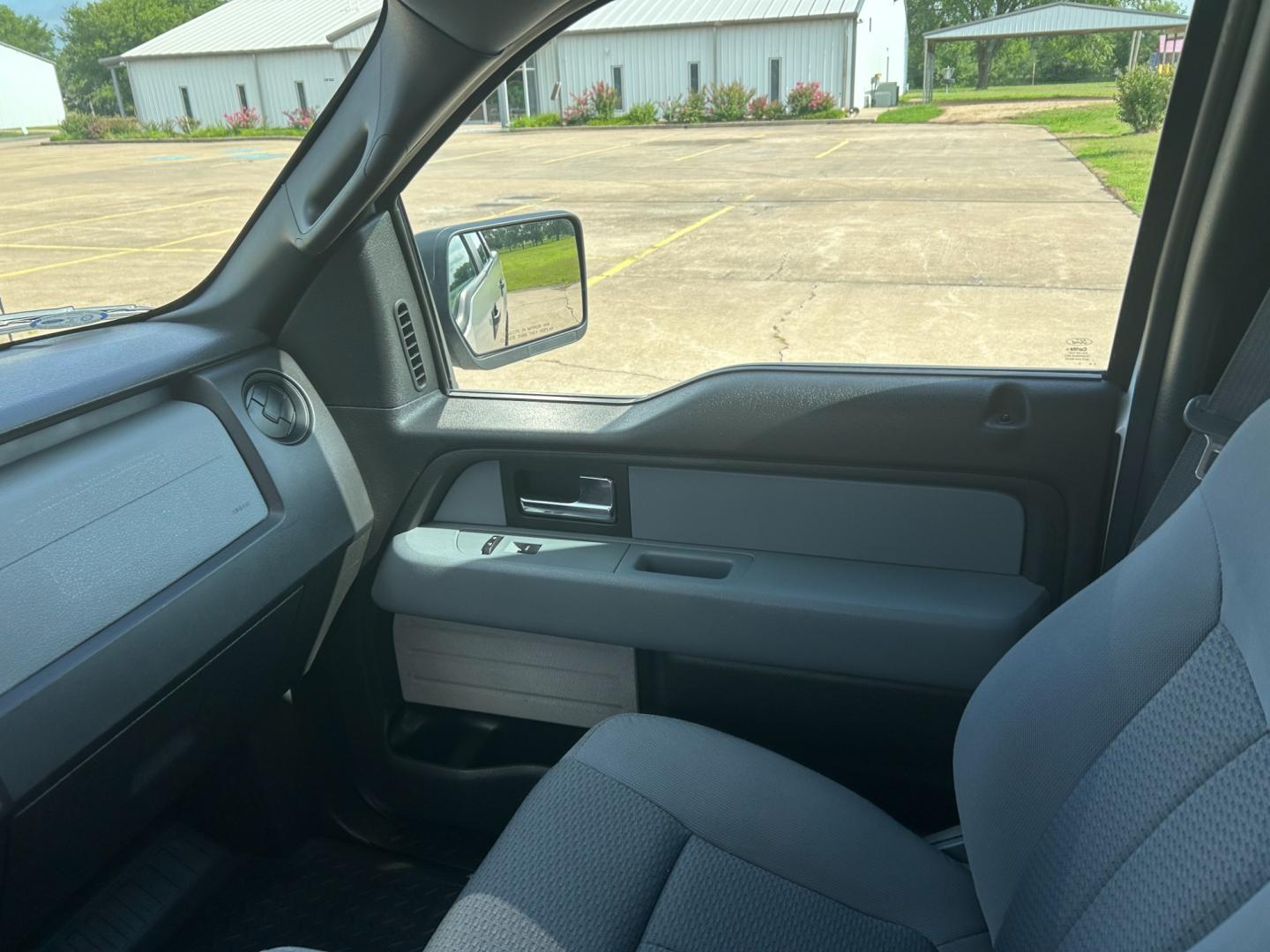 2014 Ford F-150 XLT SuperCrew 5.5-ft. Bed 2WD (1FTEW1CM2EK) with an 3.7L V6 engine, 6-Speed Automatic transmission, located at 17760 Hwy 62, Morris, OK, 74445, (918) 733-4887, 35.609104, -95.877060 - Photo#9