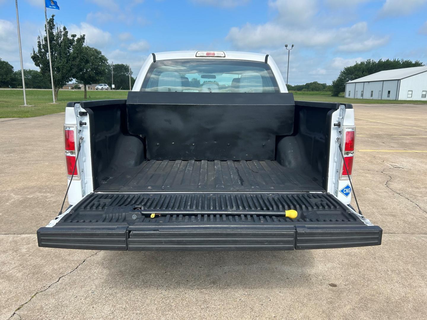 2014 Ford F-150 XLT SuperCrew 5.5-ft. Bed 2WD (1FTEW1CM2EK) with an 3.7L V6 engine, 6-Speed Automatic transmission, located at 17760 Hwy 62, Morris, OK, 74445, (918) 733-4887, 35.609104, -95.877060 - Photo#16