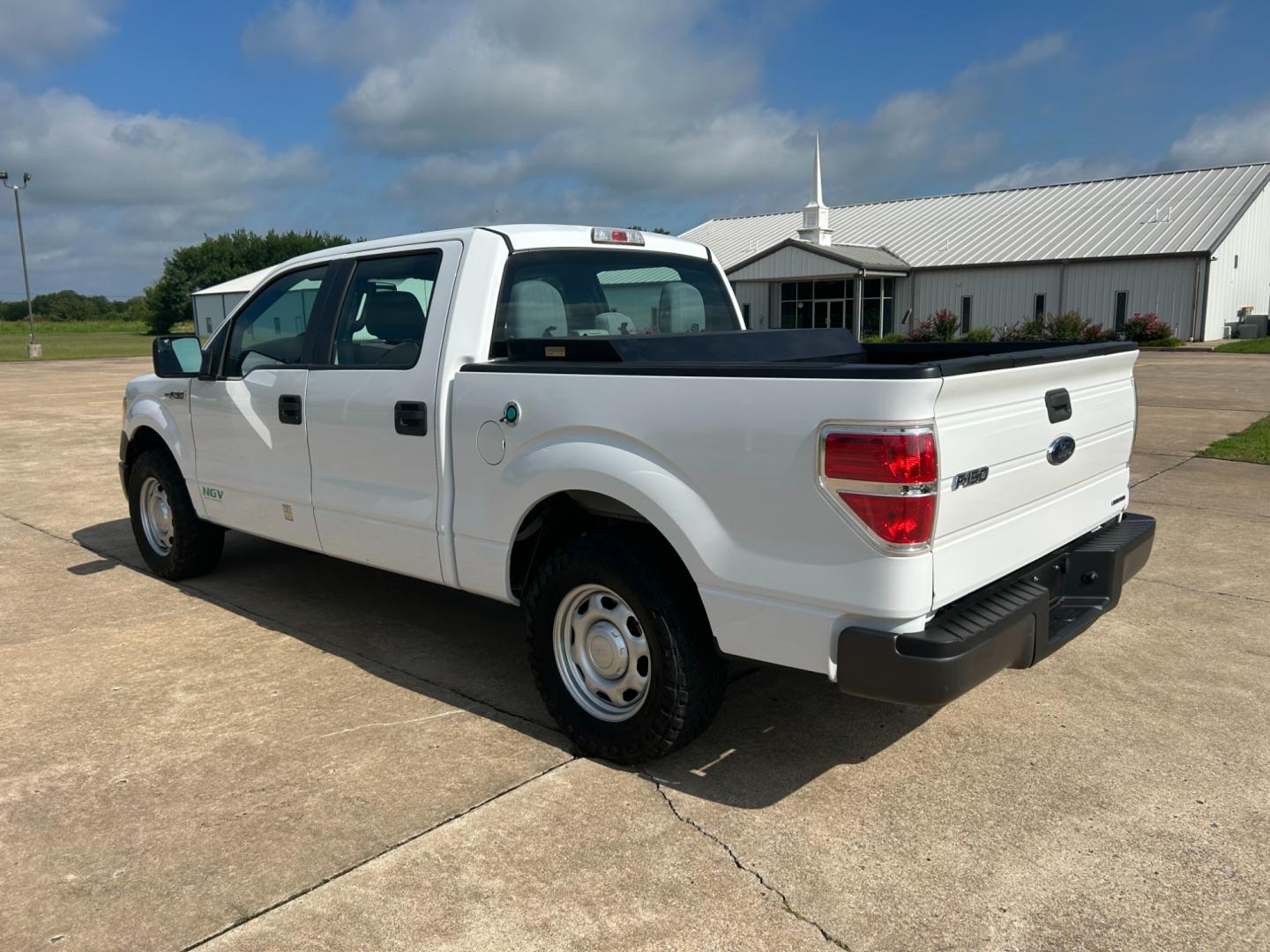 2014 Ford F-150 XLT SuperCrew 5.5-ft. Bed 2WD (1FTEW1CM2EK) with an 3.7L V6 engine, 6-Speed Automatic transmission, located at 17760 Hwy 62, Morris, OK, 74445, (918) 733-4887, 35.609104, -95.877060 - Photo#6