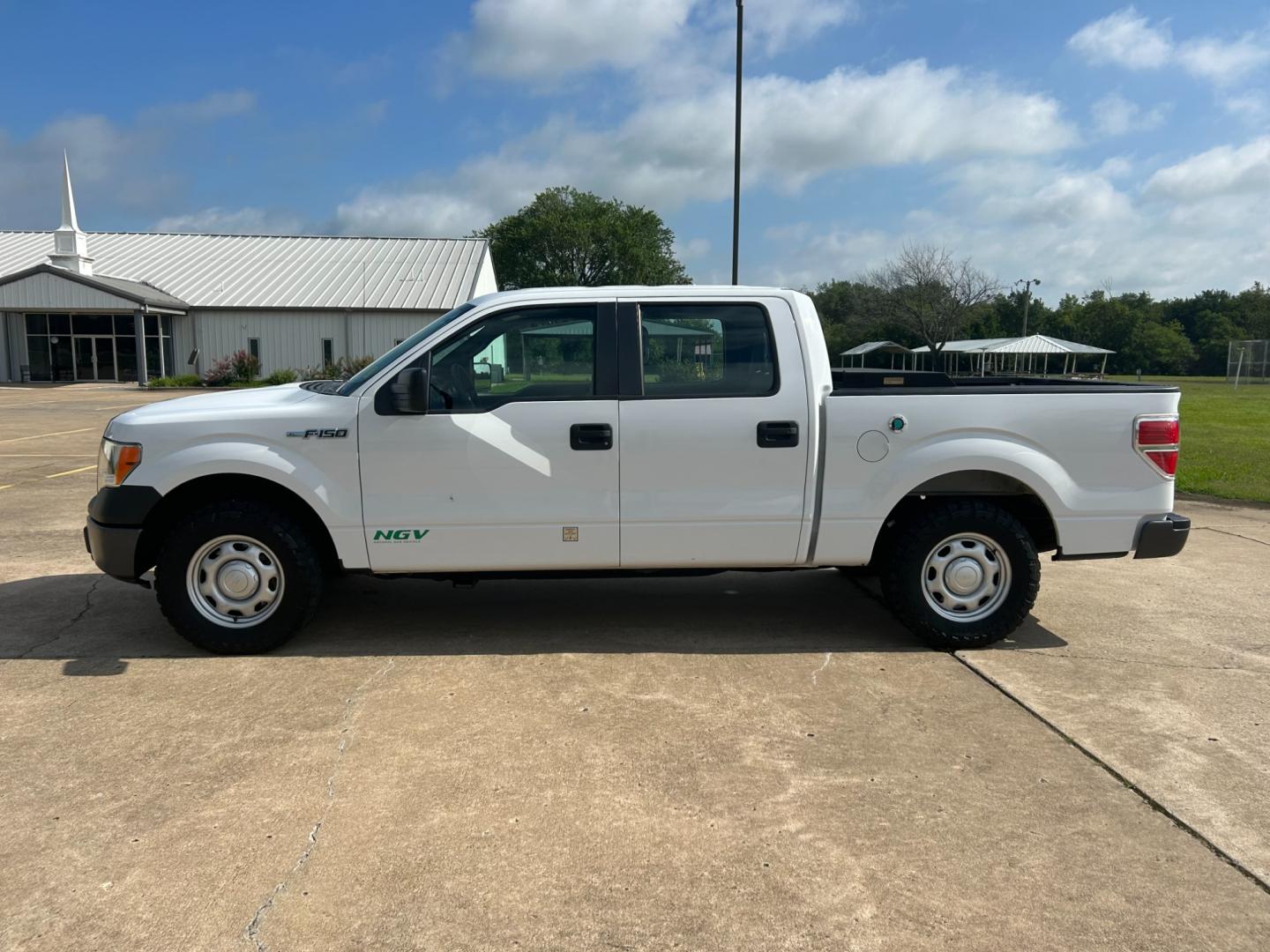 2014 Ford F-150 XLT SuperCrew 5.5-ft. Bed 2WD (1FTEW1CM2EK) with an 3.7L V6 engine, 6-Speed Automatic transmission, located at 17760 Hwy 62, Morris, OK, 74445, (918) 733-4887, 35.609104, -95.877060 - Photo#7