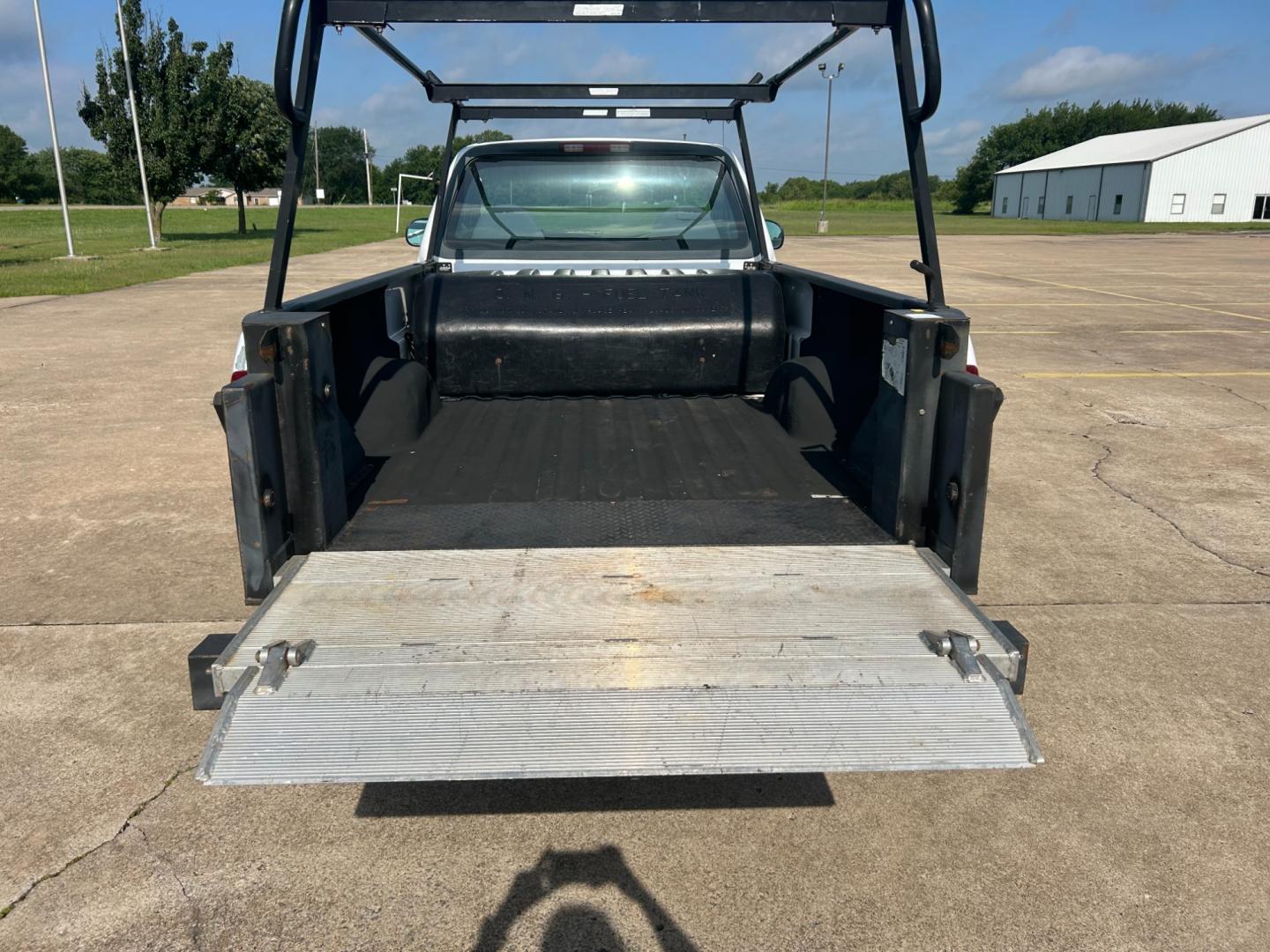 2001 Ford F-150 XL Long Bed 2WD (1FTPF17M01K) with an 5.4L V8 SOHC 16V engine, located at 17760 Hwy 62, Morris, OK, 74445, (918) 733-4887, 35.609104, -95.877060 - Photo#14