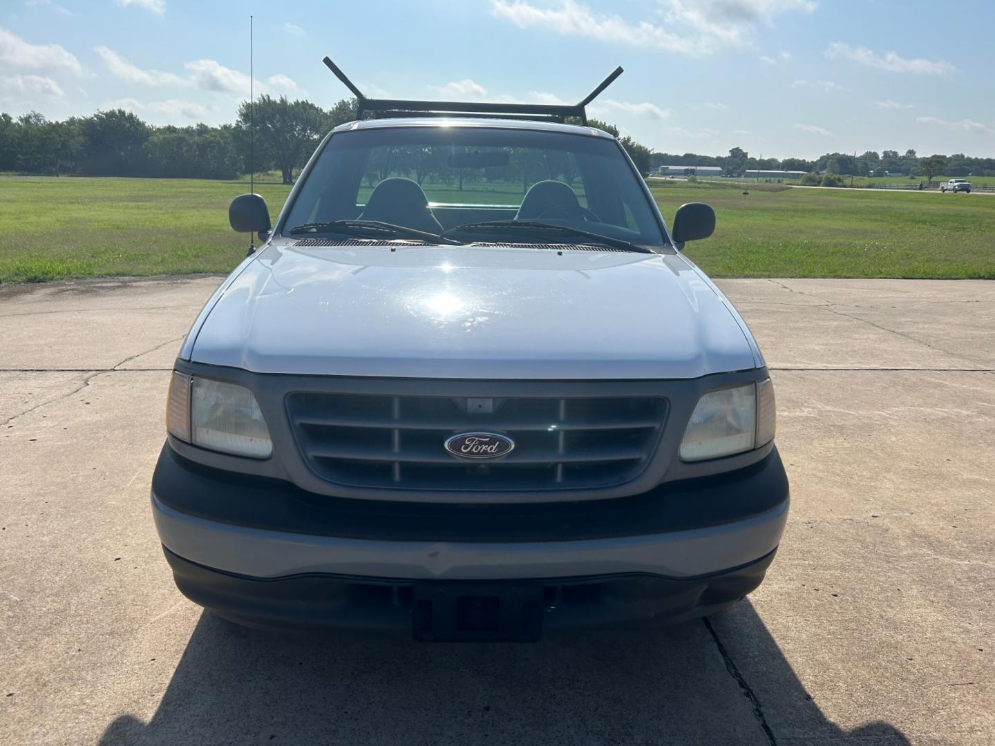 2001 Ford F-150 XL Long Bed 2WD (1FTPF17M01K) with an 5.4L V8 SOHC 16V engine, located at 17760 Hwy 62, Morris, OK, 74445, (918) 733-4887, 35.609104, -95.877060 - Photo#1