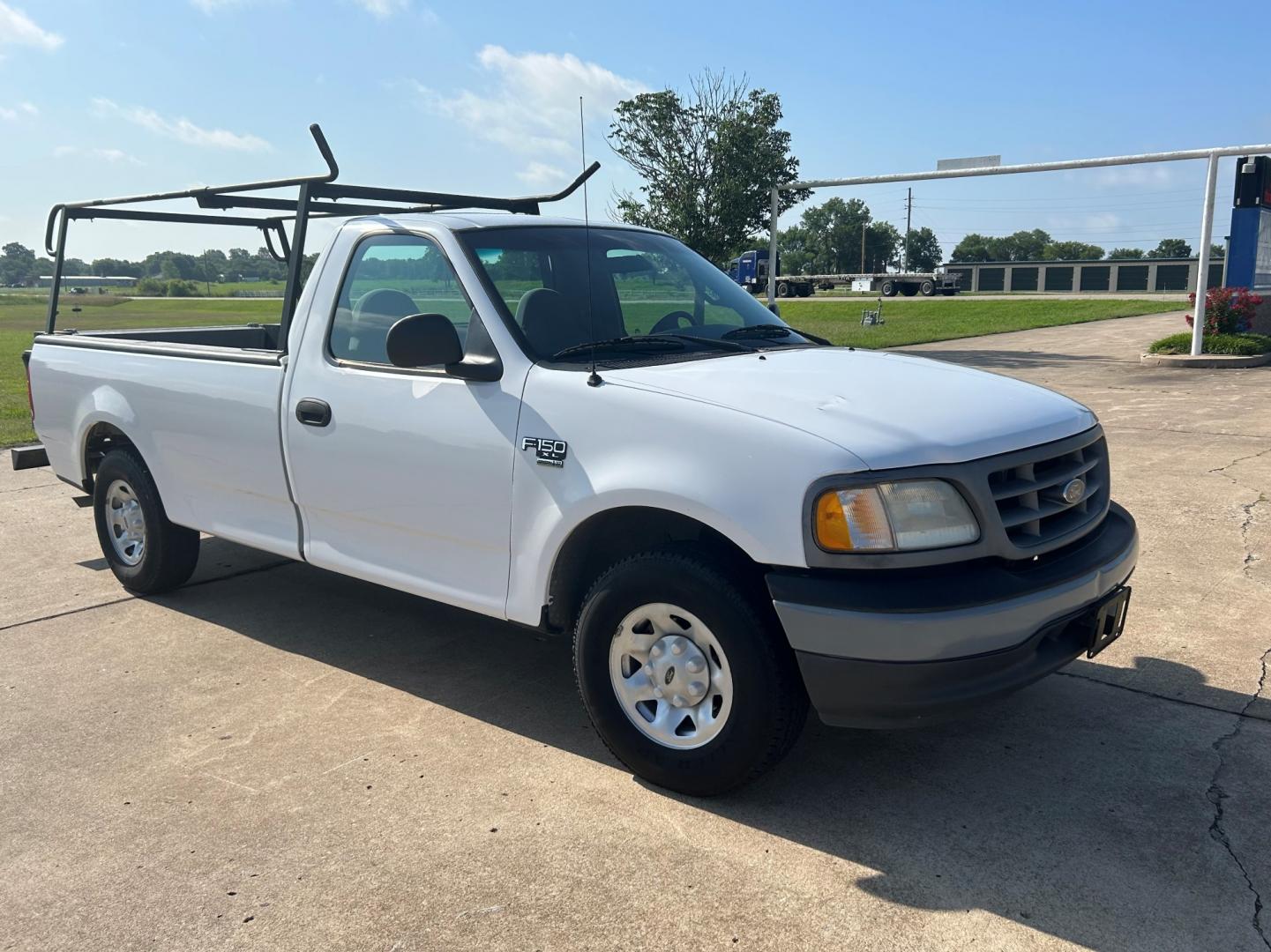 2001 Ford F-150 XL Long Bed 2WD (1FTPF17M01K) with an 5.4L V8 SOHC 16V engine, located at 17760 Hwy 62, Morris, OK, 74445, (918) 733-4887, 35.609104, -95.877060 - Photo#2