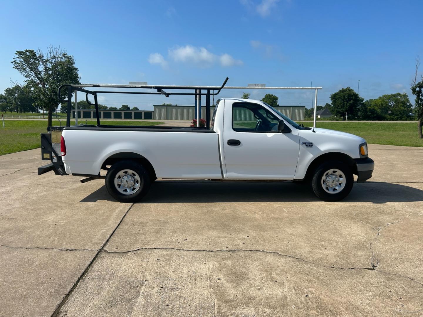 2001 Ford F-150 XL Long Bed 2WD (1FTPF17M01K) with an 5.4L V8 SOHC 16V engine, located at 17760 Hwy 62, Morris, OK, 74445, (918) 733-4887, 35.609104, -95.877060 - 2001 FORD F-150 XL LONG BED 2WD DEDICATED CNG (ONLY RUNS ON COMPRESSED NATURAL GAS) ($1.47 PER GALLON!). IT FEATURES LIFT GATE, MANUAL SEATS, MANUAL LOCKS, MANUAL WINDOWS, MANUAL MIRRORS, AM/FM STEREO, CASSETTE PLAYER, BED LINER. A PREMIER ALTERNATIVE FUEL CONVERSION THAT IS EPA-APPROVED. EXTREMELY - Photo#3