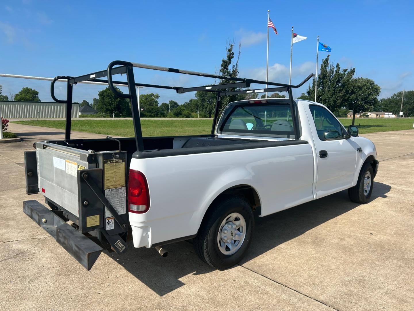 2001 Ford F-150 XL Long Bed 2WD (1FTPF17M01K) with an 5.4L V8 SOHC 16V engine, located at 17760 Hwy 62, Morris, OK, 74445, (918) 733-4887, 35.609104, -95.877060 - Photo#4