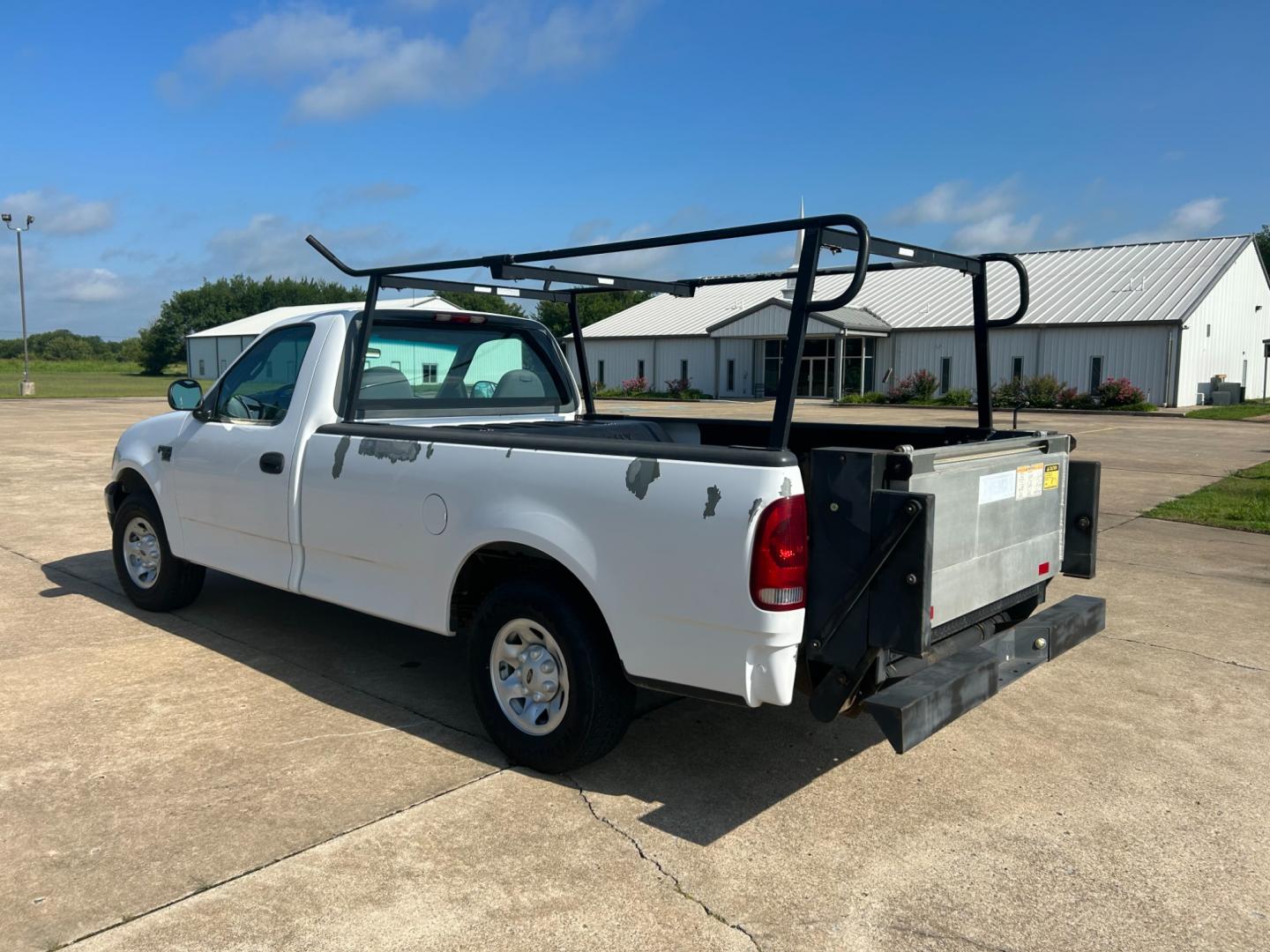 2001 Ford F-150 XL Long Bed 2WD (1FTPF17M01K) with an 5.4L V8 SOHC 16V engine, located at 17760 Hwy 62, Morris, OK, 74445, (918) 733-4887, 35.609104, -95.877060 - Photo#6