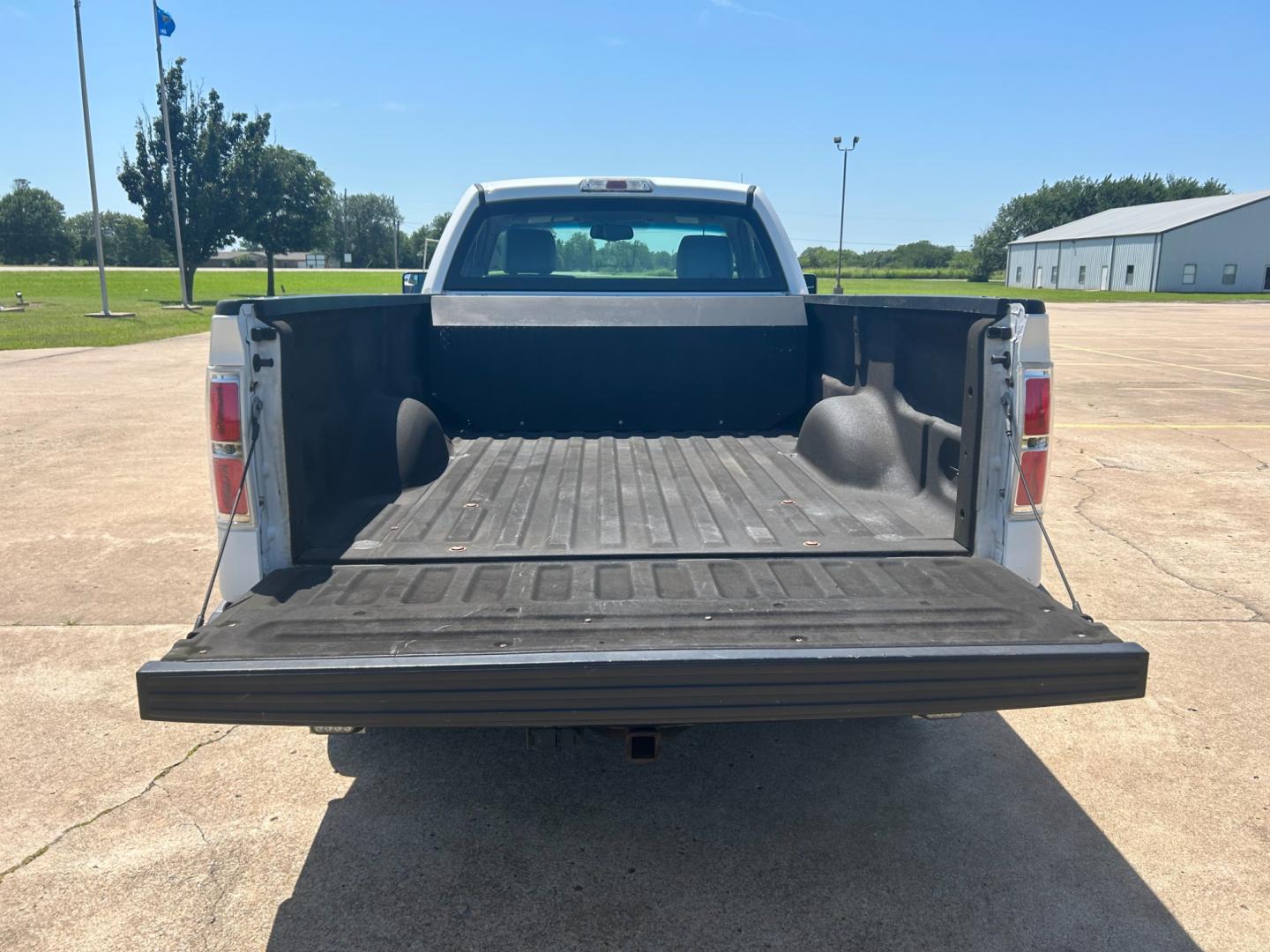 2014 White Ford F-150 STX 6.5-ft. Bed 2WD (1FTMF1CM6EK) with an 3.7L V6 DOHC 24V engine, 6-Speed Automatic transmission, located at 17760 Hwy 62, Morris, OK, 74445, (918) 733-4887, 35.609104, -95.877060 - Photo#15