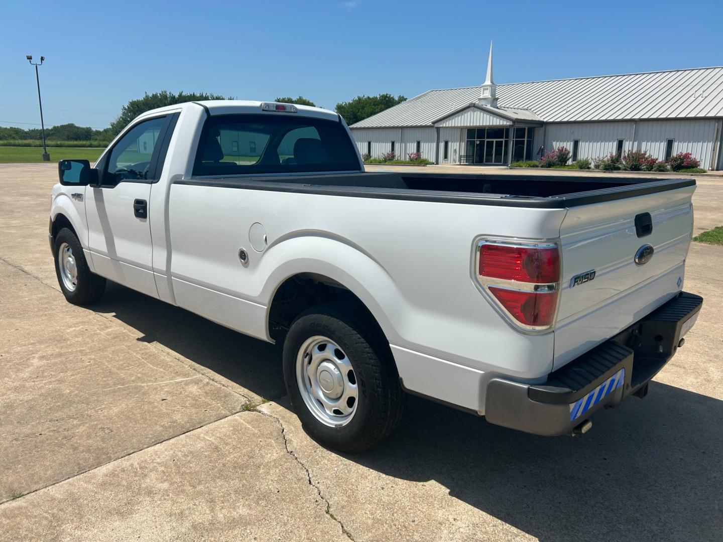 2014 White Ford F-150 STX 6.5-ft. Bed 2WD (1FTMF1CM6EK) with an 3.7L V6 DOHC 24V engine, 6-Speed Automatic transmission, located at 17760 Hwy 62, Morris, OK, 74445, (918) 733-4887, 35.609104, -95.877060 - Photo#6