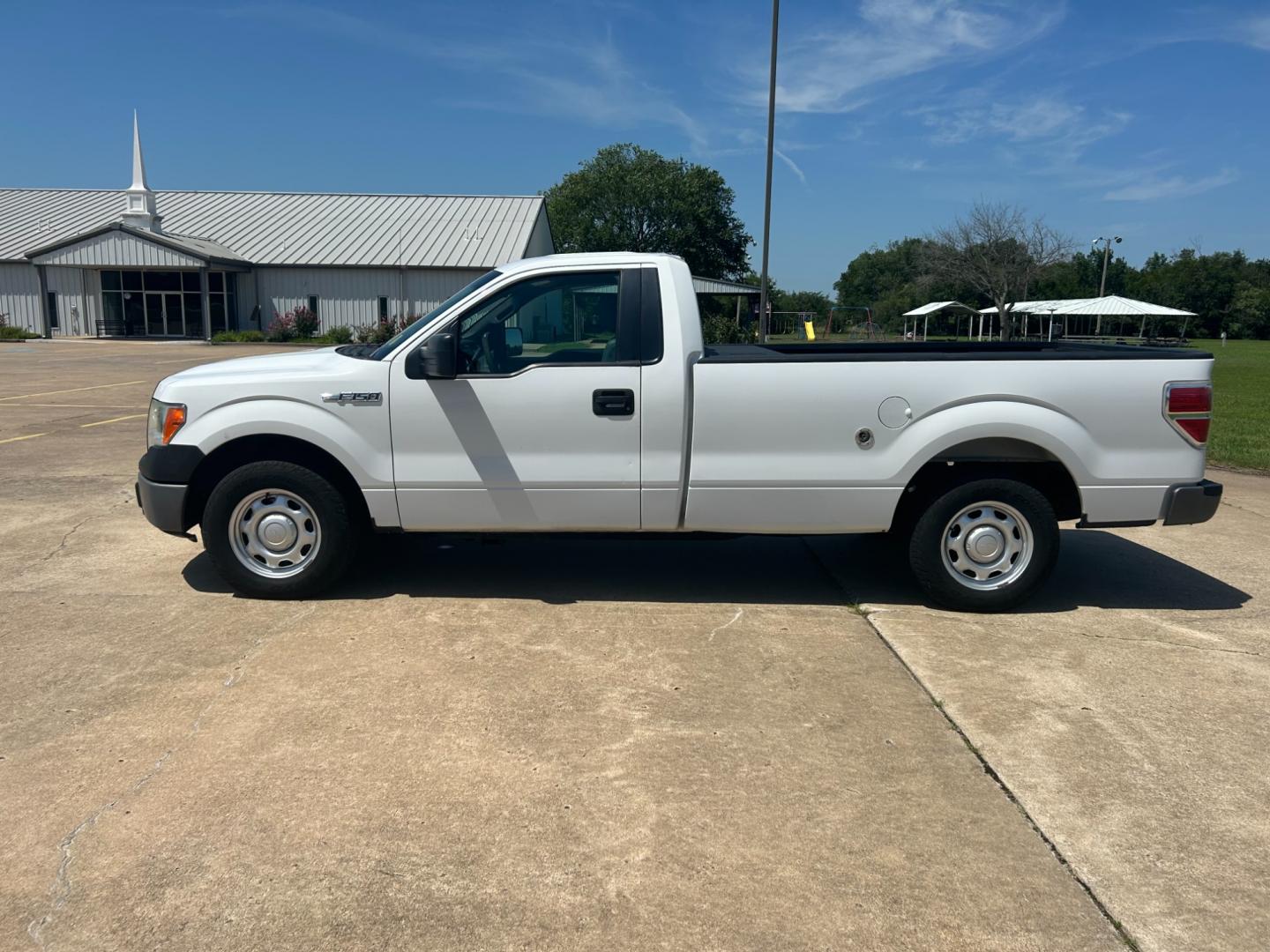 2014 White Ford F-150 STX 6.5-ft. Bed 2WD (1FTMF1CM6EK) with an 3.7L V6 DOHC 24V engine, 6-Speed Automatic transmission, located at 17760 Hwy 62, Morris, OK, 74445, (918) 733-4887, 35.609104, -95.877060 - Photo#7