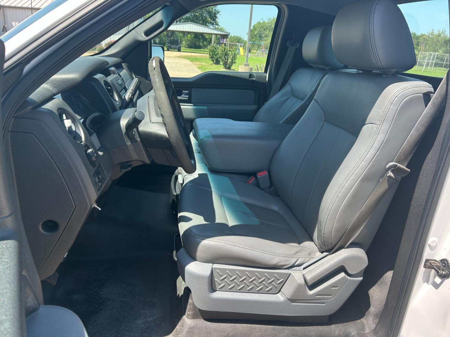 2014 White Ford F-150 STX 6.5-ft. Bed 2WD (1FTMF1CM6EK) with an 3.7L V6 DOHC 24V engine, 6-Speed Automatic transmission, located at 17760 Hwy 62, Morris, OK, 74445, (918) 733-4887, 35.609104, -95.877060 - Photo#8