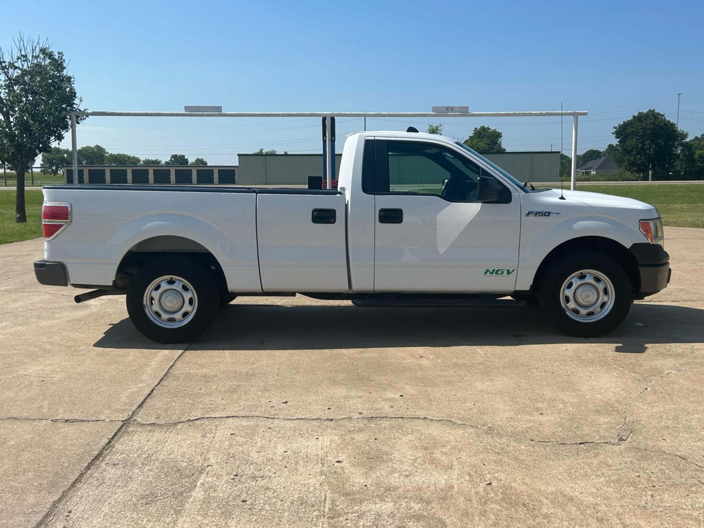 2014 Ford F-150 (1FTMF1CM3EK) with an 3.7L V6 DOHC 24V engine, AUTOMATIC transmission, located at 17760 Hwy 62, Morris, OK, 74445, (918) 733-4887, 35.609104, -95.877060 - 2014 FORD F-150 HAS THE 3.7l AND IS RWD. FEATURES POWER LOCKS, POWER WINDOWS, POWER MIRRORS, AM/FM STEREO, SIRIUS STEREO CD PLAYER, AUXILLARY PORT, BACK-UP CAMERA, BED LINER, CRUISE CONTROL, TRACTION CONTROL, MULTI-FUNCTION STEERING CONTROL. A PREMIER ALTERNATIVE FUEL CONVERSION THAT IS EPA-APPROV - Photo#3