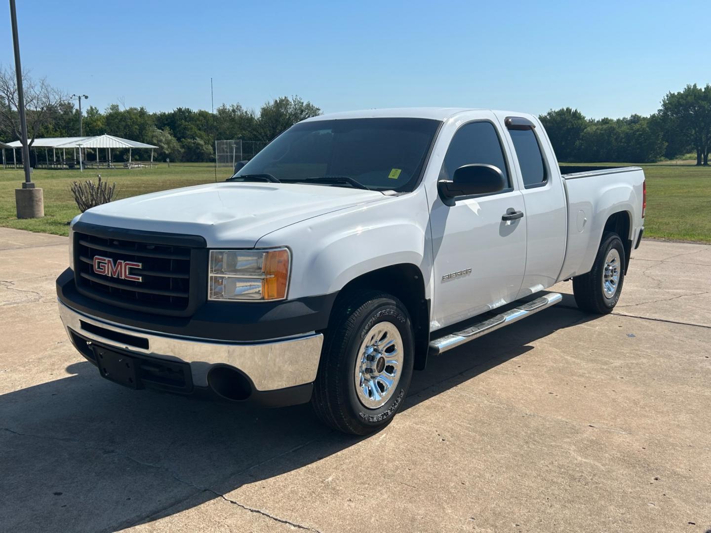 2011 White GMC Sierra 1500 Work Truck Ext. Cab 2WD (1GTR1TEX8BZ) with an 4.3L V6 OHV 12V engine, 4-Speed Automatic transmission, located at 17760 Hwy 62, Morris, OK, 74445, (918) 733-4887, 35.609104, -95.877060 - Photo#0