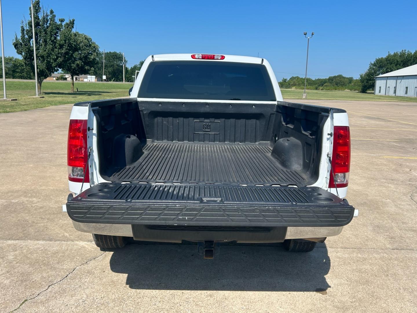 2011 White GMC Sierra 1500 Work Truck Ext. Cab 2WD (1GTR1TEX8BZ) with an 4.3L V6 OHV 12V engine, 4-Speed Automatic transmission, located at 17760 Hwy 62, Morris, OK, 74445, (918) 733-4887, 35.609104, -95.877060 - Photo#13