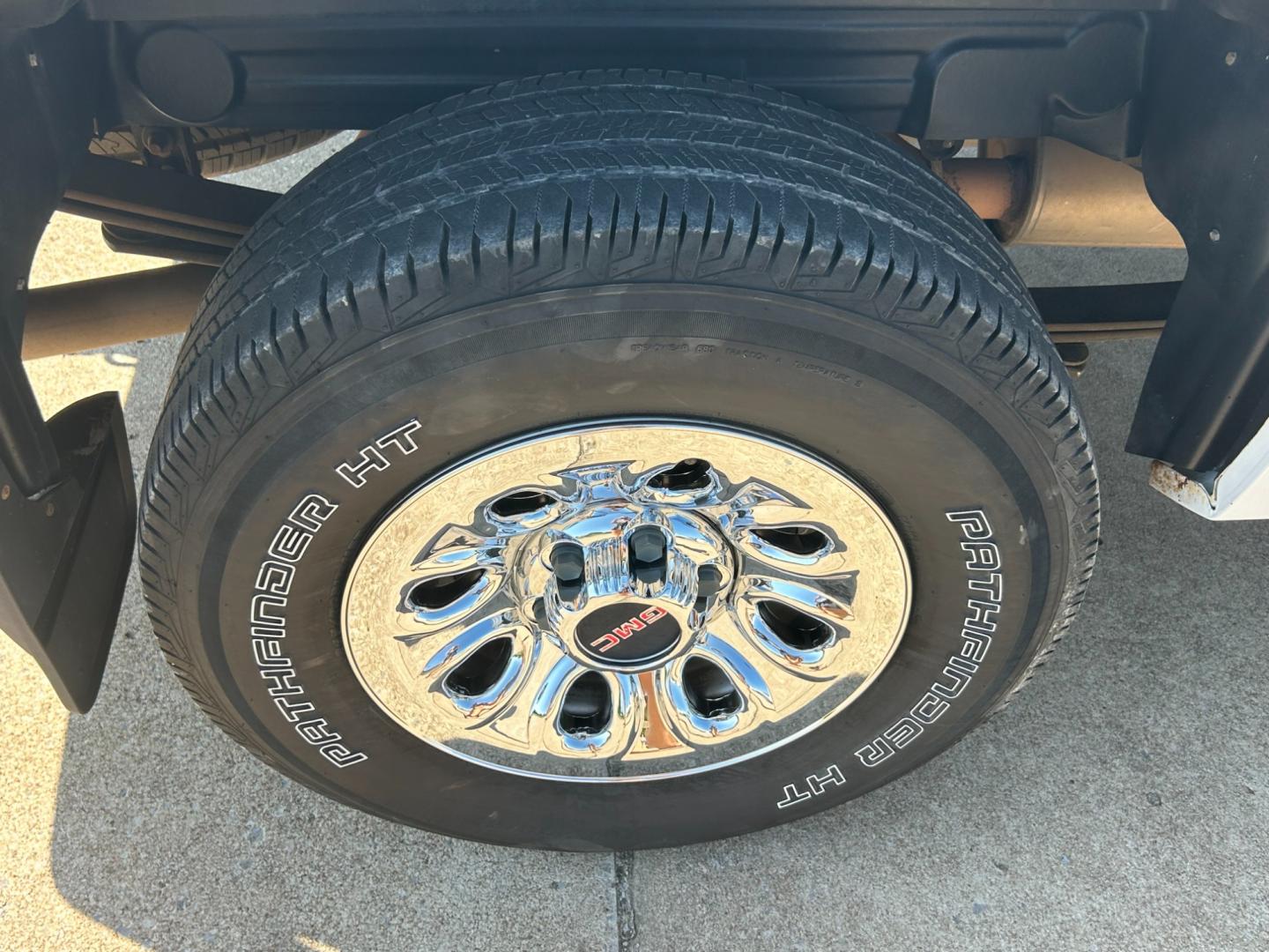 2011 White GMC Sierra 1500 Work Truck Ext. Cab 2WD (1GTR1TEX8BZ) with an 4.3L V6 OHV 12V engine, 4-Speed Automatic transmission, located at 17760 Hwy 62, Morris, OK, 74445, (918) 733-4887, 35.609104, -95.877060 - Photo#19