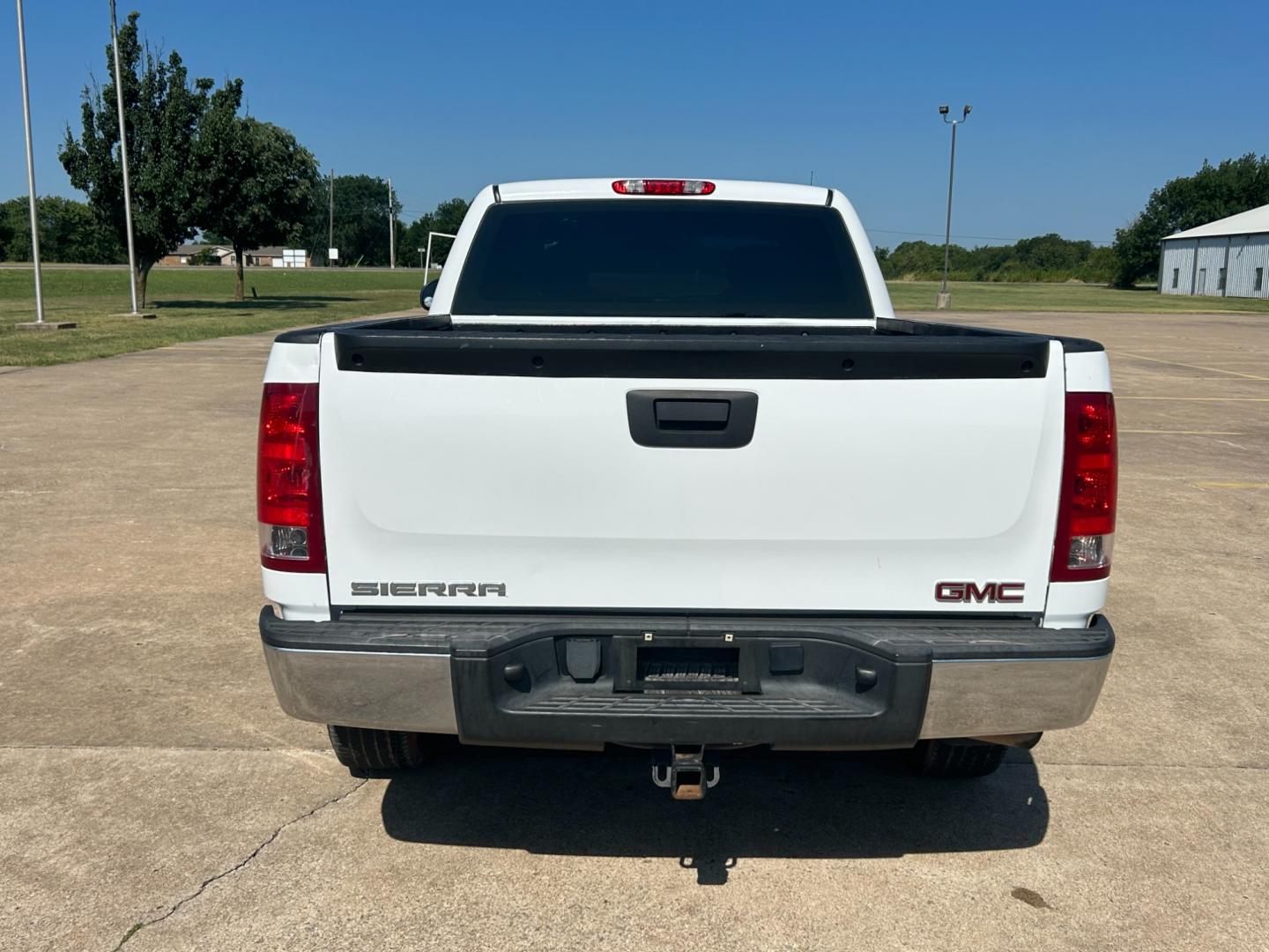 2011 White GMC Sierra 1500 Work Truck Ext. Cab 2WD (1GTR1TEX8BZ) with an 4.3L V6 OHV 12V engine, 4-Speed Automatic transmission, located at 17760 Hwy 62, Morris, OK, 74445, (918) 733-4887, 35.609104, -95.877060 - Photo#5