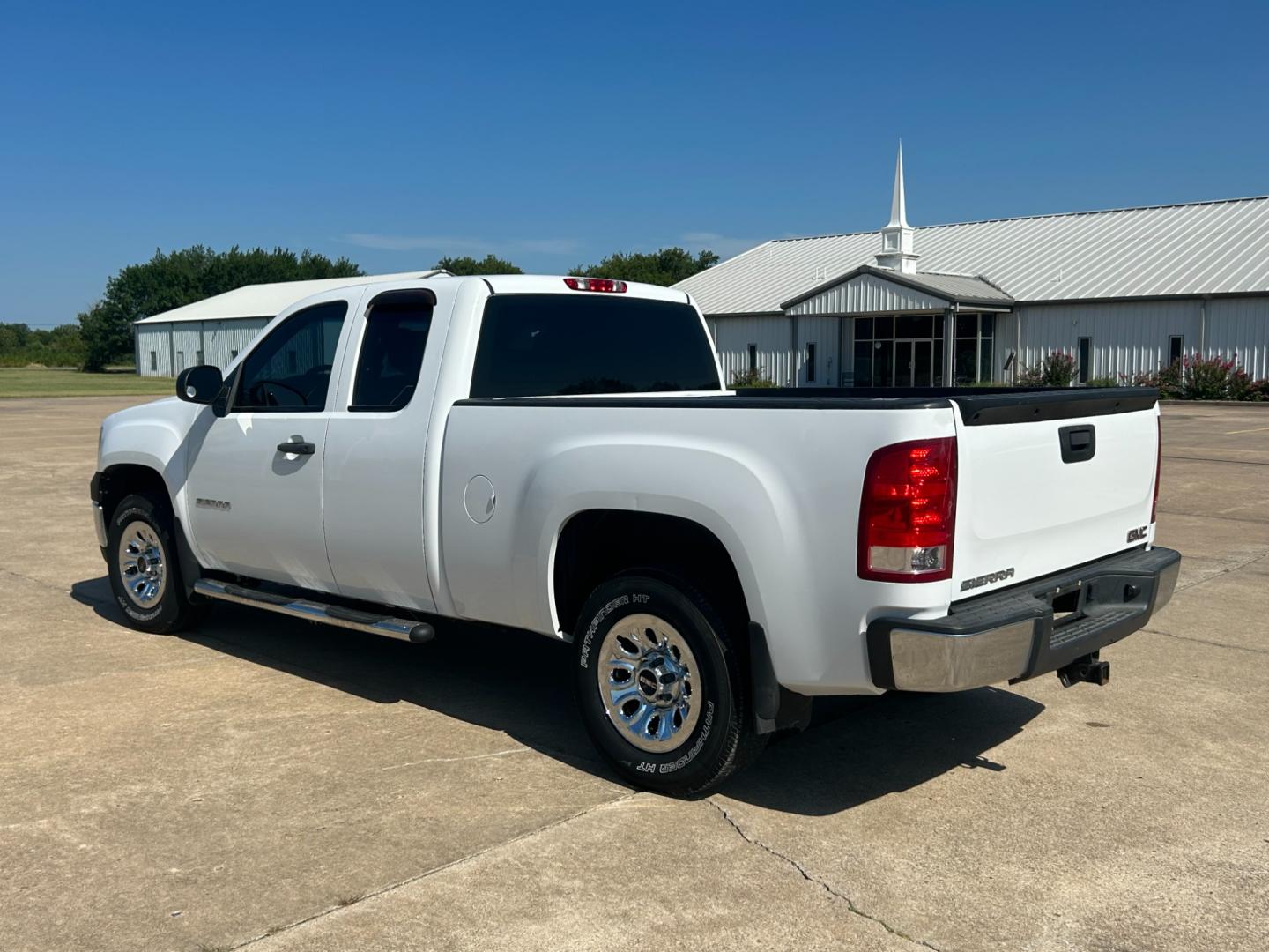 2011 White GMC Sierra 1500 Work Truck Ext. Cab 2WD (1GTR1TEX8BZ) with an 4.3L V6 OHV 12V engine, 4-Speed Automatic transmission, located at 17760 Hwy 62, Morris, OK, 74445, (918) 733-4887, 35.609104, -95.877060 - Photo#6